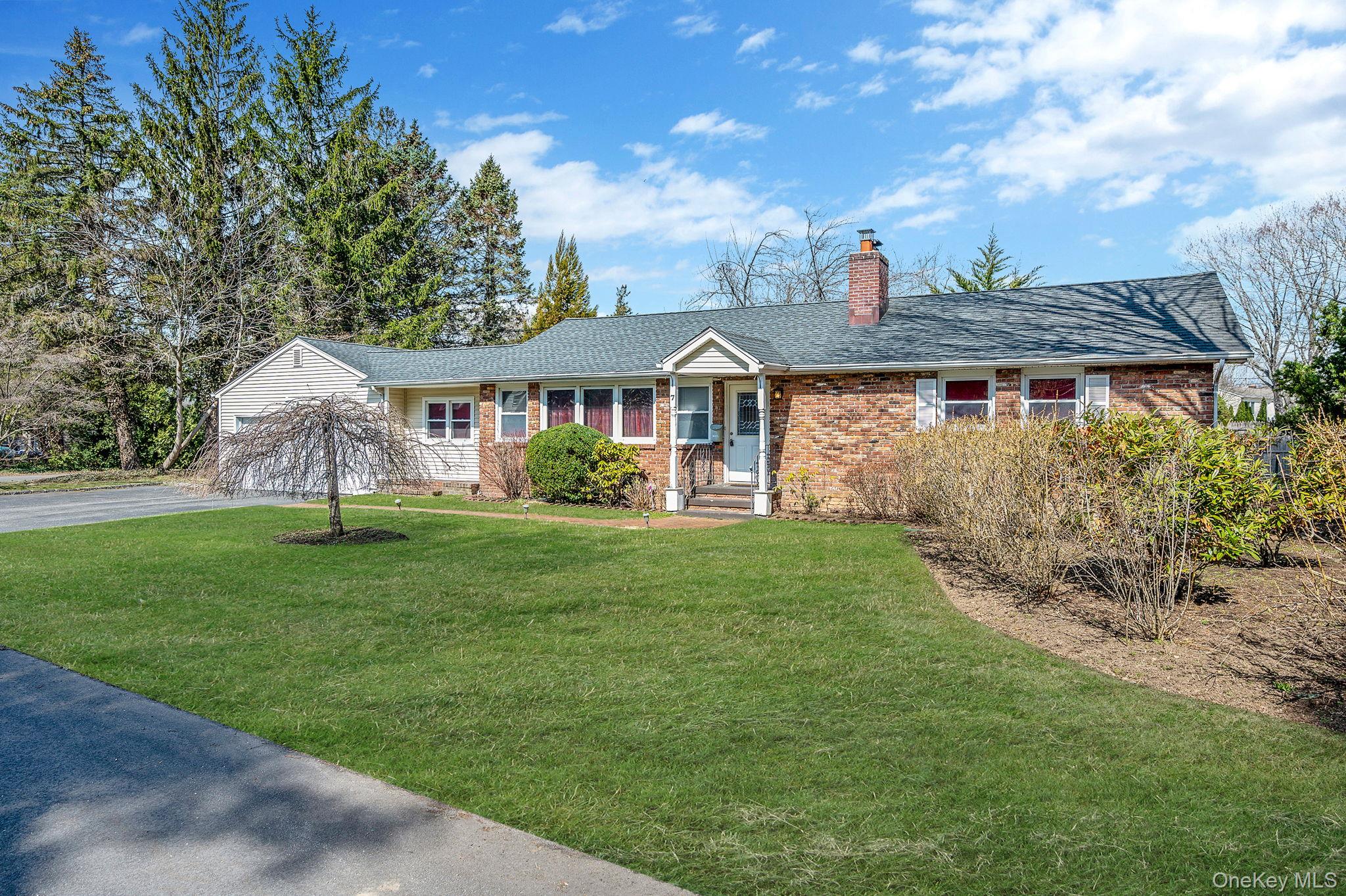 7 Judith Drive, Greenlawn, NY 11740