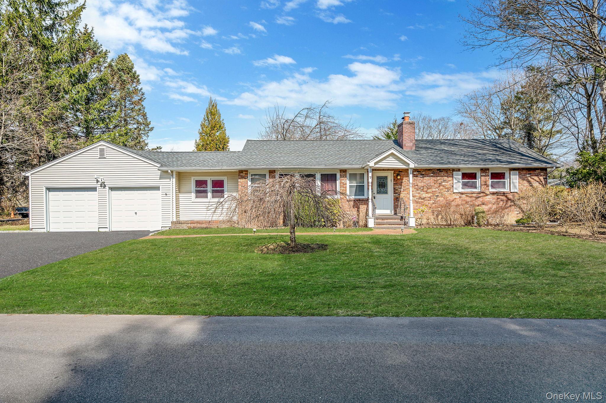 7 Judith Drive, Greenlawn, NY 11740