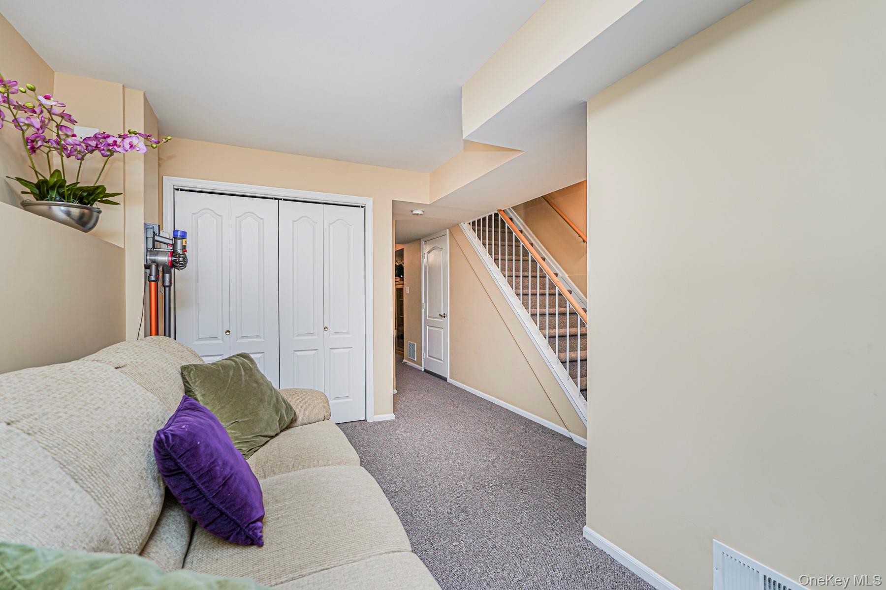 10 Dunhill Lane, Staten Island, NY 10309