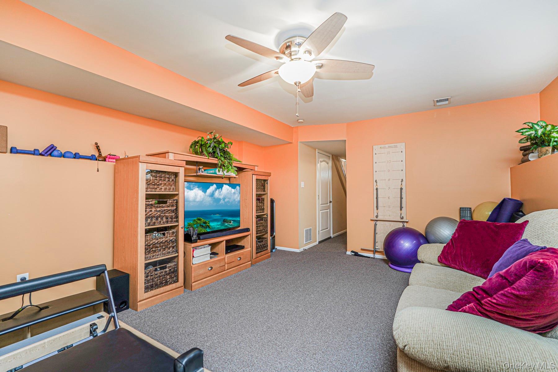 10 Dunhill Lane, Staten Island, NY 10309