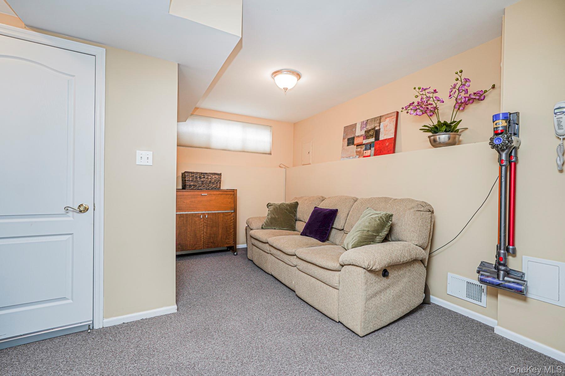 10 Dunhill Lane, Staten Island, NY 10309