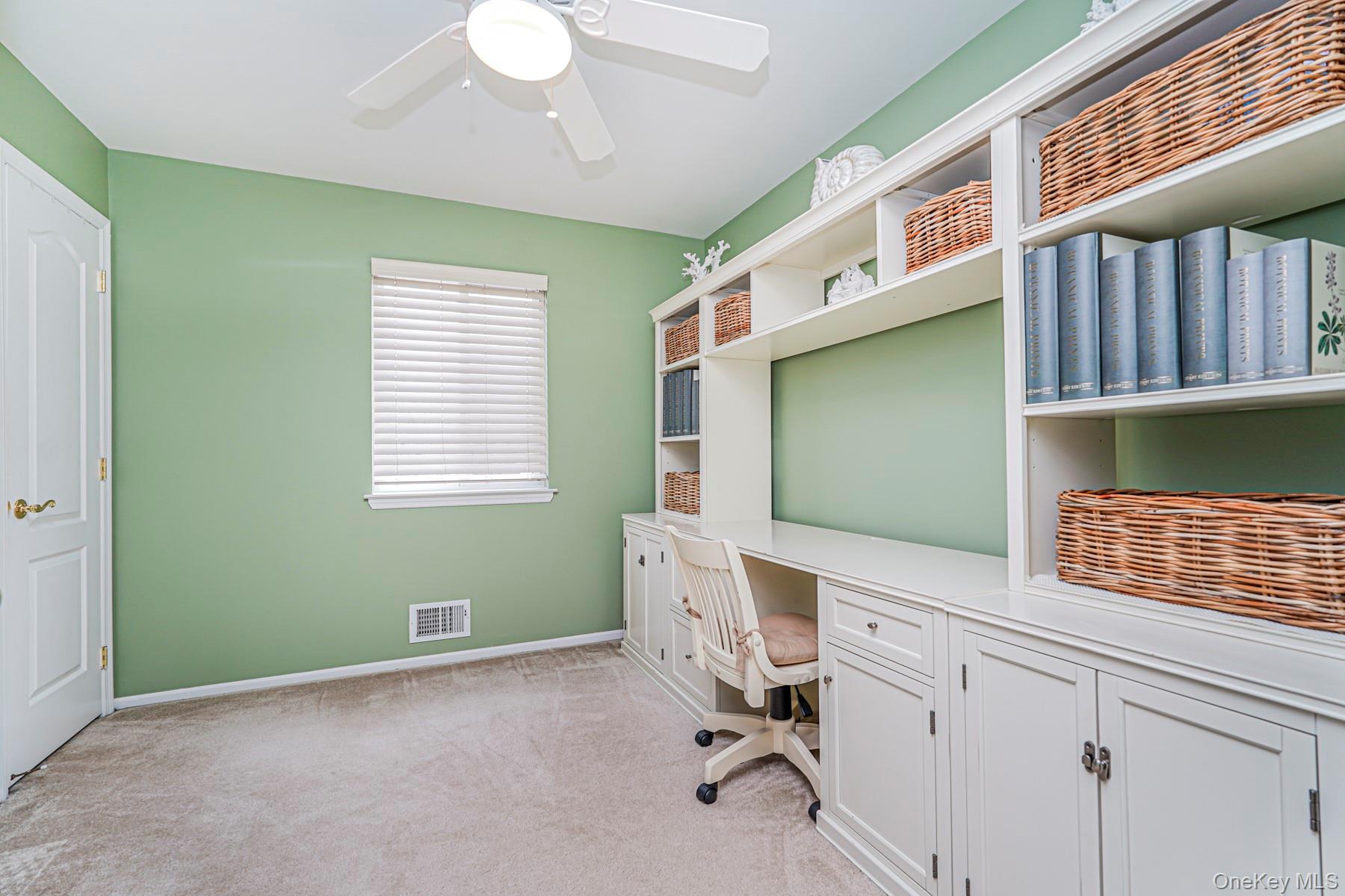 10 Dunhill Lane, Staten Island, NY 10309