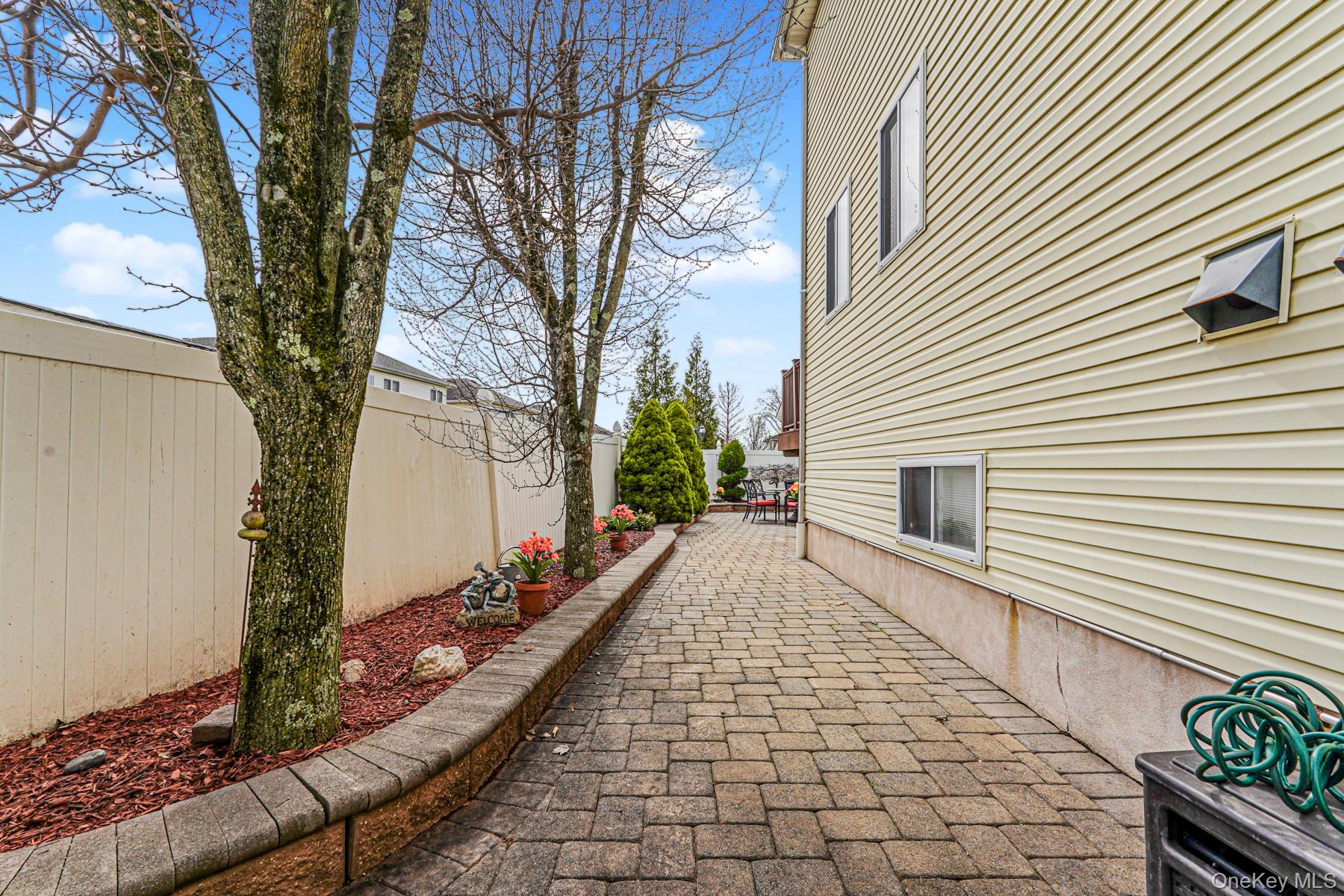 10 Dunhill Lane, Staten Island, NY 10309