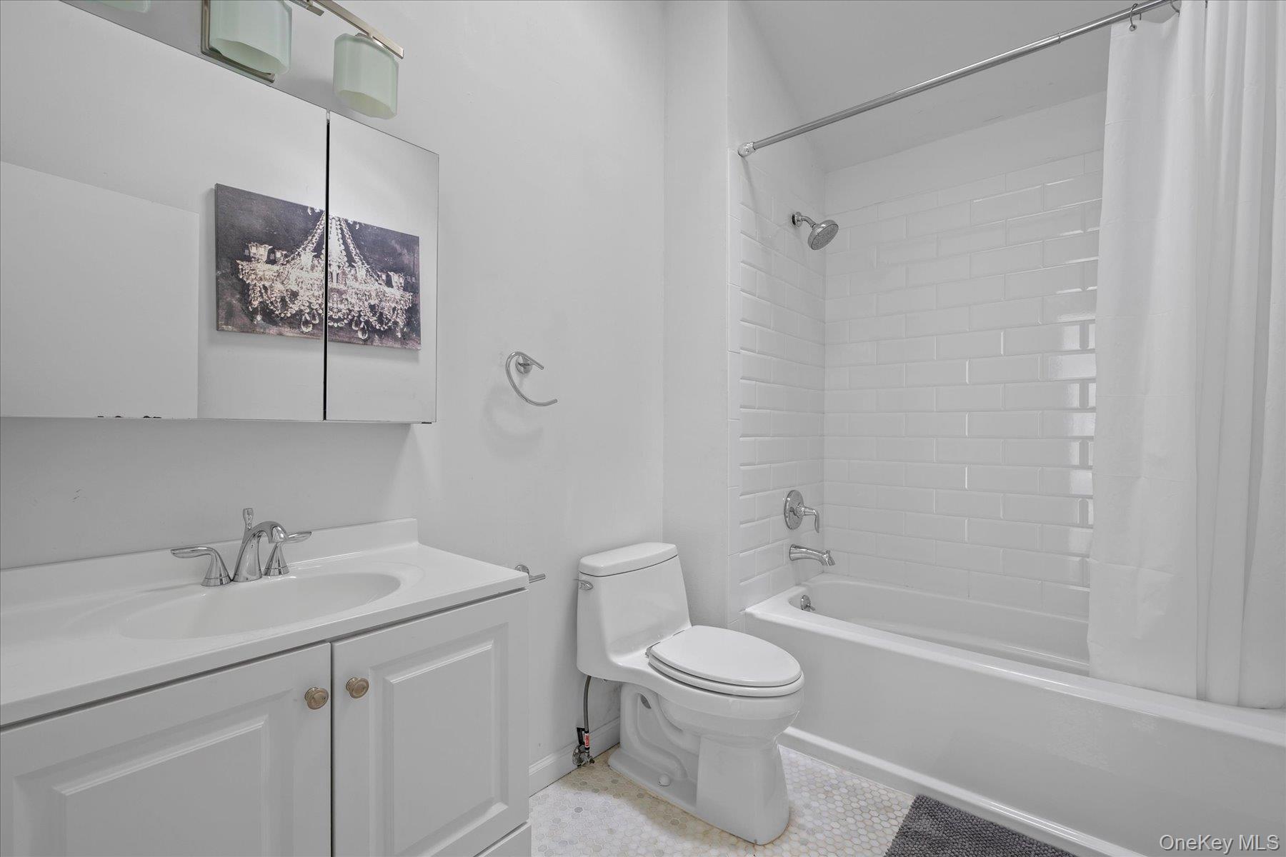 5 Lakewood Lane, Quogue, NY 11959