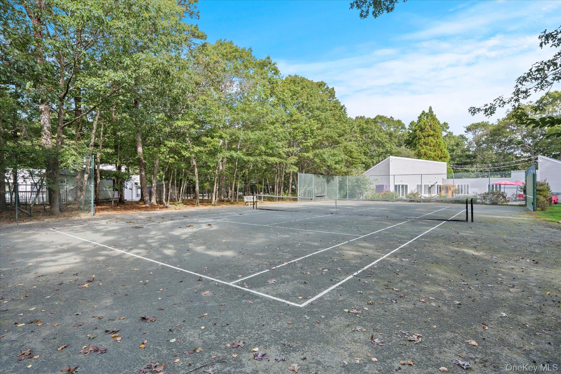 5 Lakewood Lane, Quogue, NY 11959