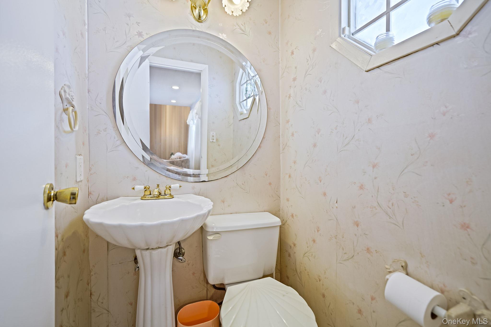 8 Huntington Commons # 8, Yaphank, NY 11980