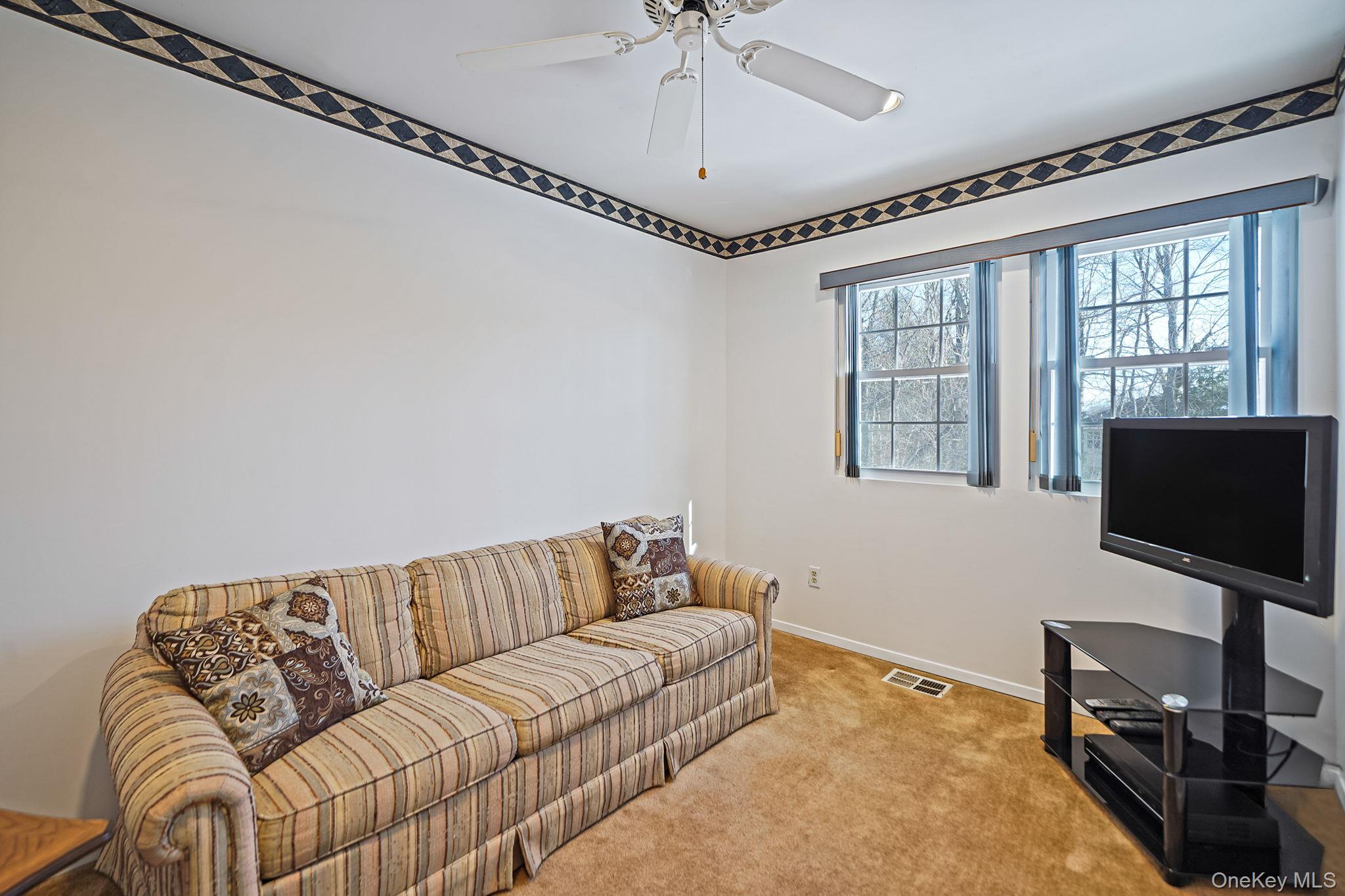 8 Huntington Commons # 8, Yaphank, NY 11980