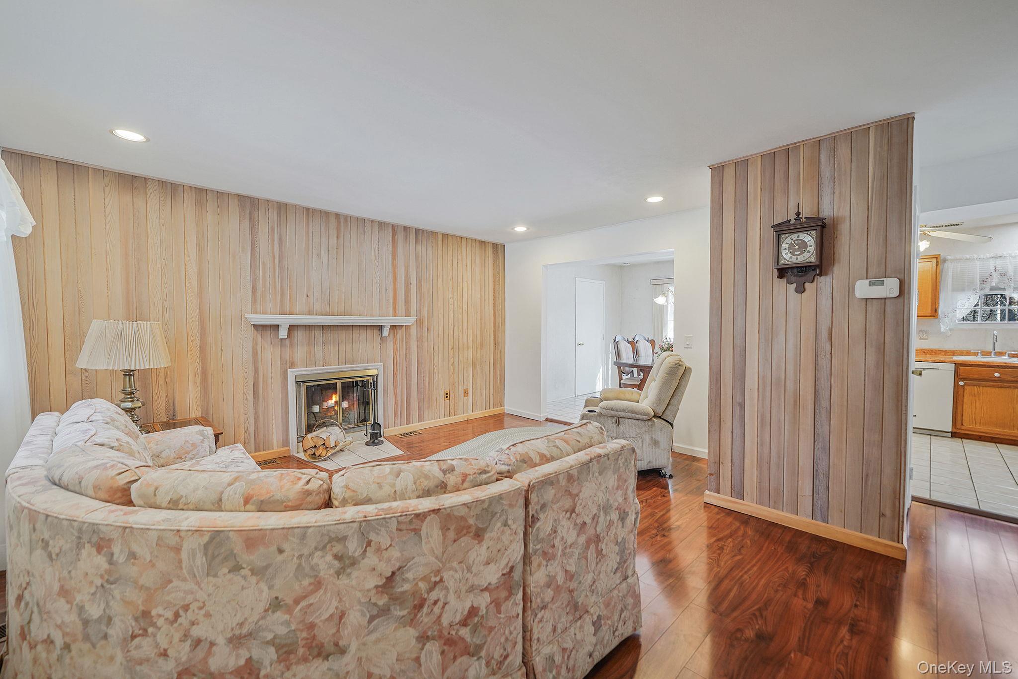 8 Huntington Commons # 8, Yaphank, NY 11980