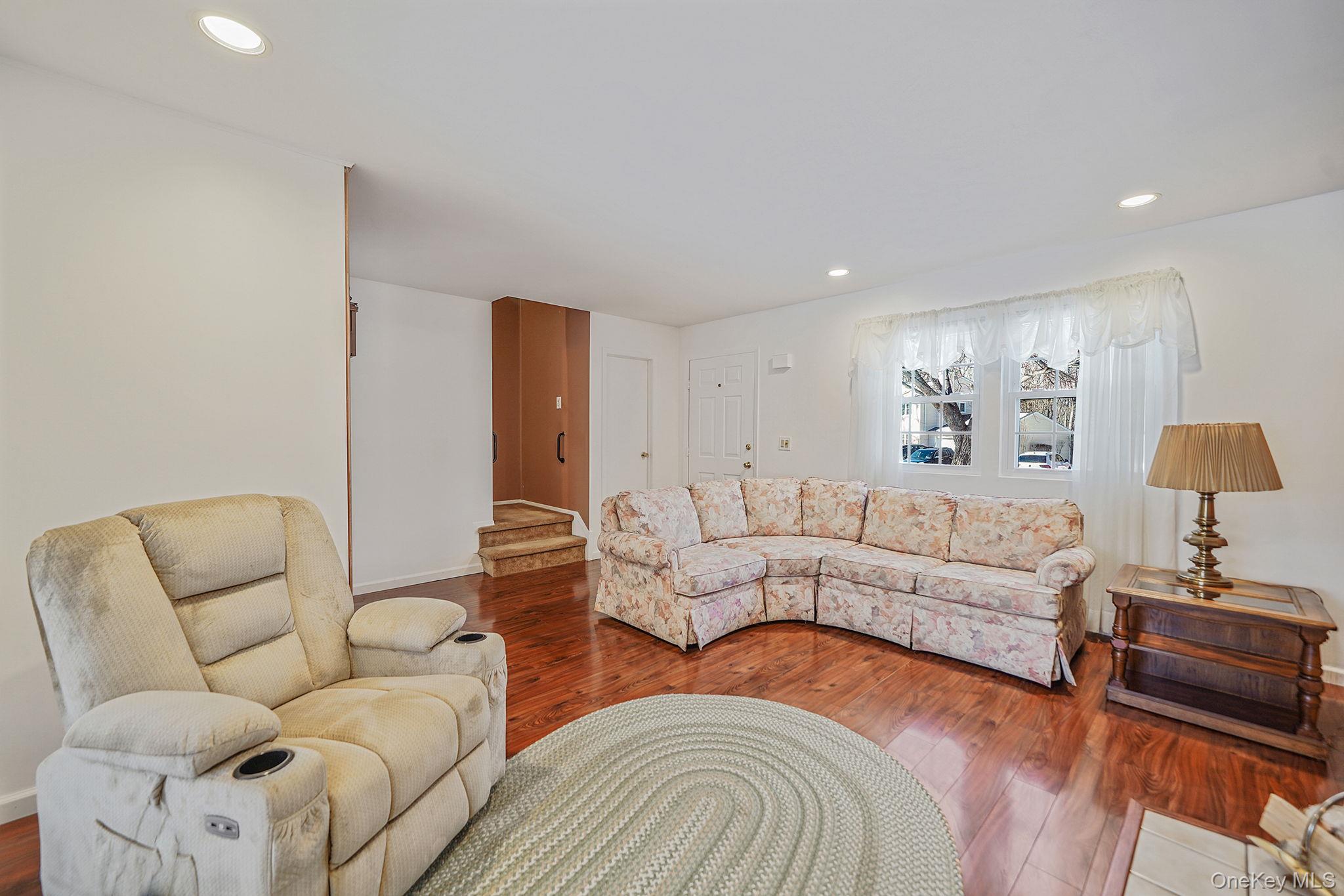 8 Huntington Commons # 8, Yaphank, NY 11980