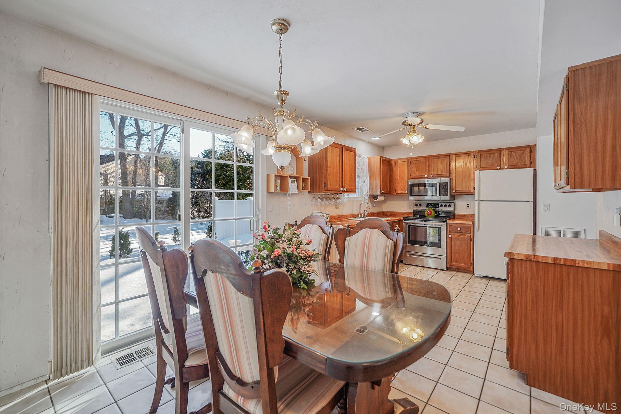 8 Huntington Commons # 8, Yaphank, NY 11980