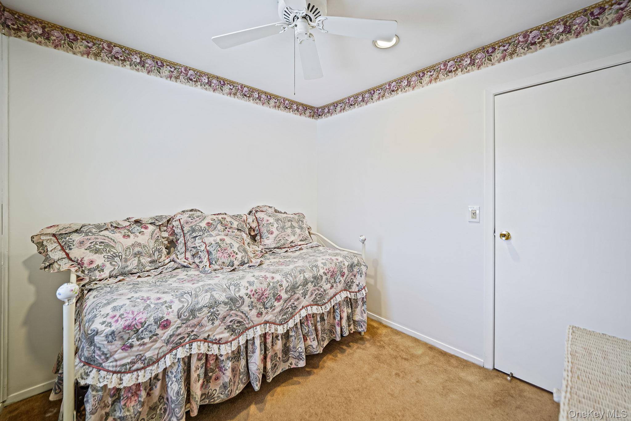 8 Huntington Commons # 8, Yaphank, NY 11980