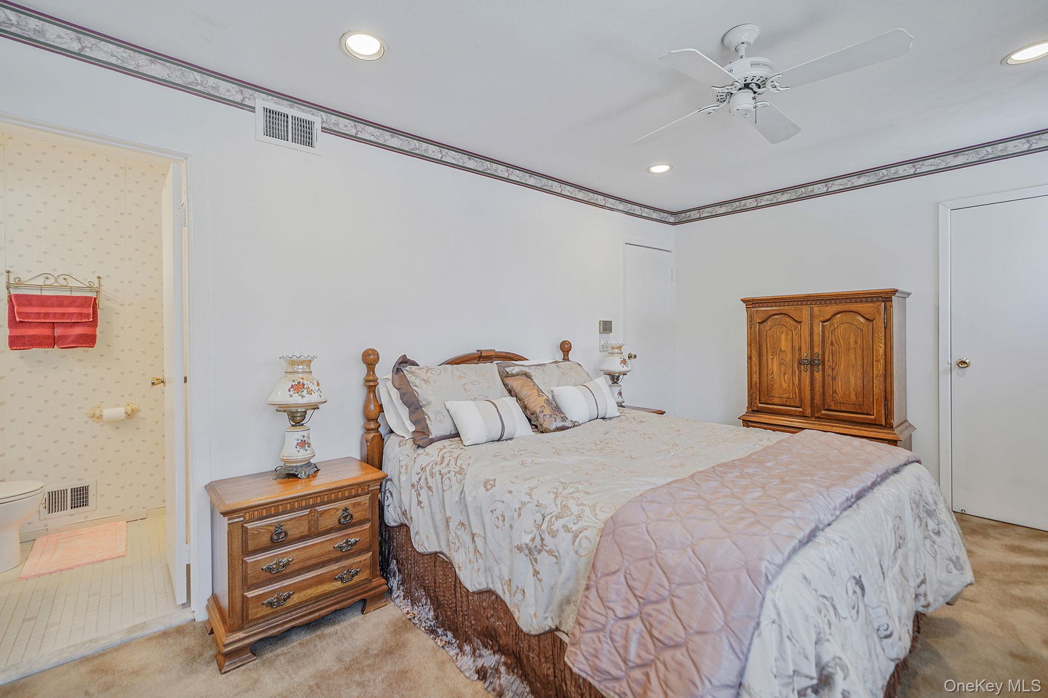 8 Huntington Commons # 8, Yaphank, NY 11980