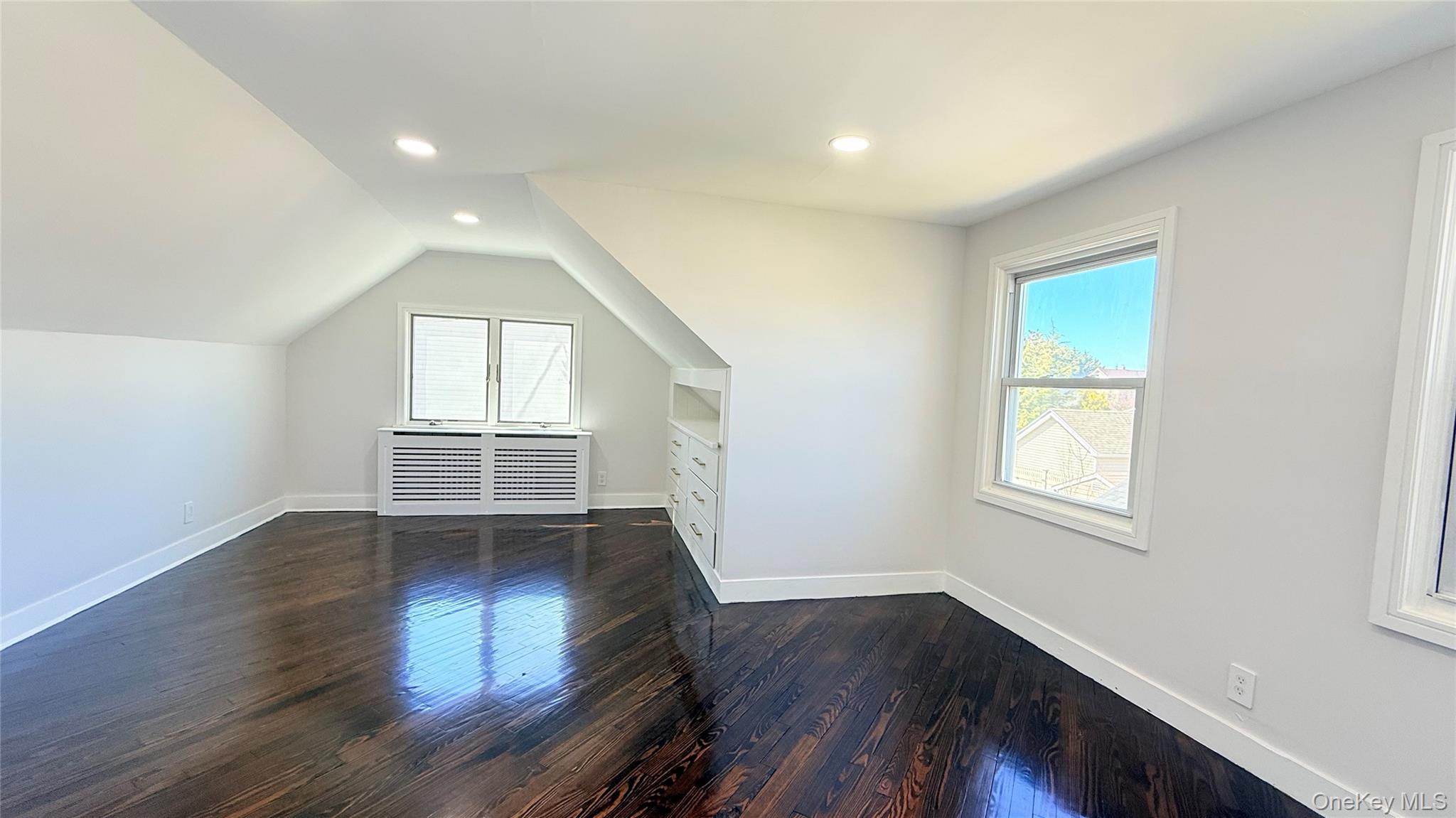 122 6th Street, Hicksville, NY 11801