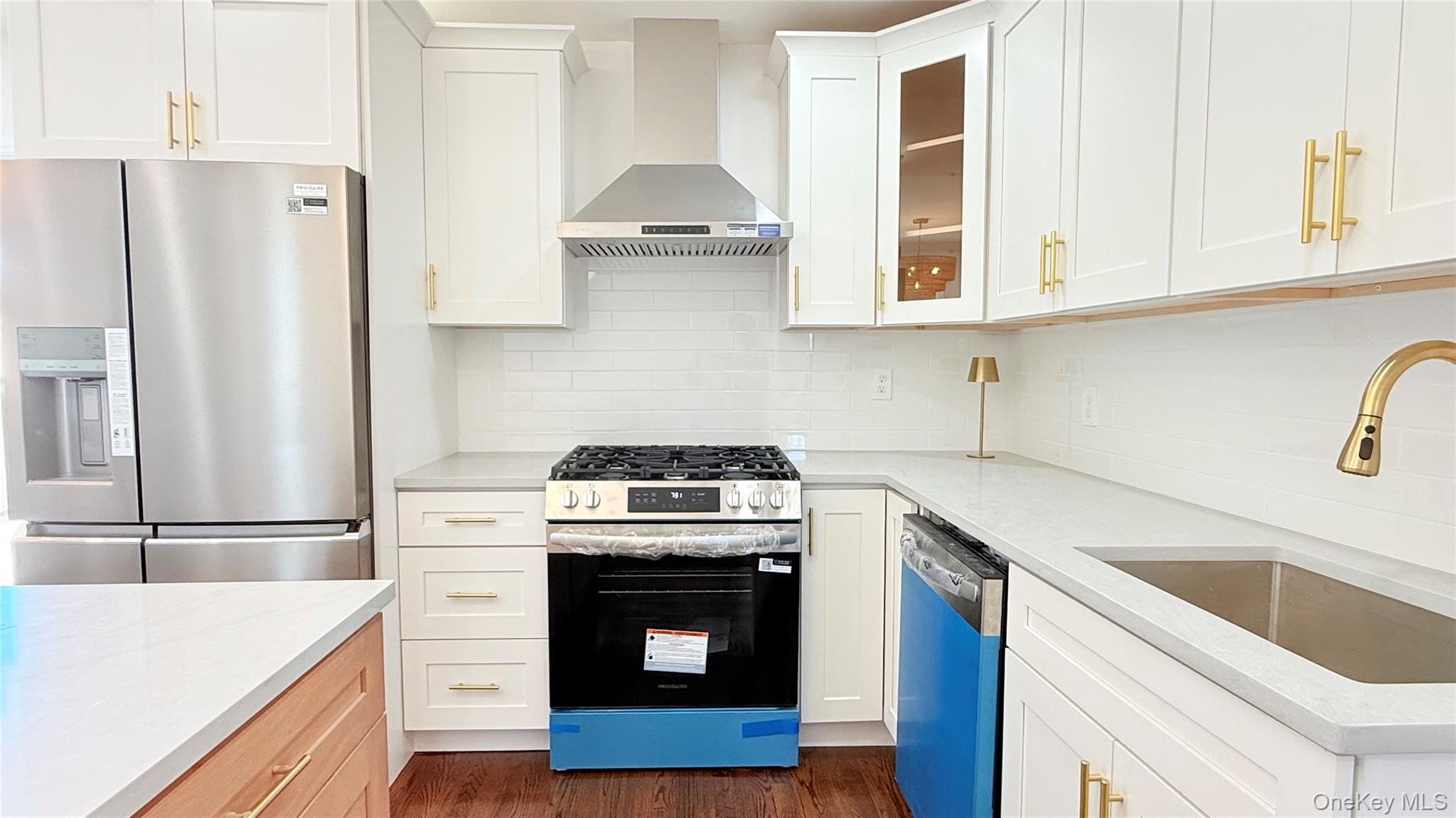 122 6th Street, Hicksville, NY 11801