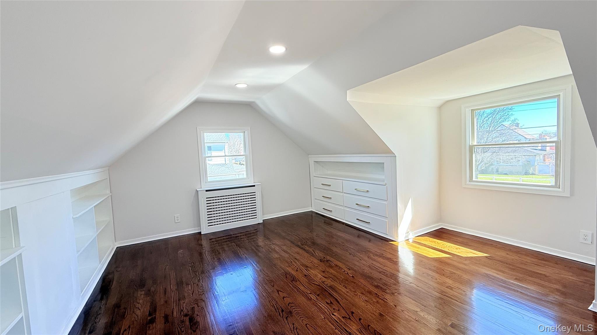 122 6th Street, Hicksville, NY 11801