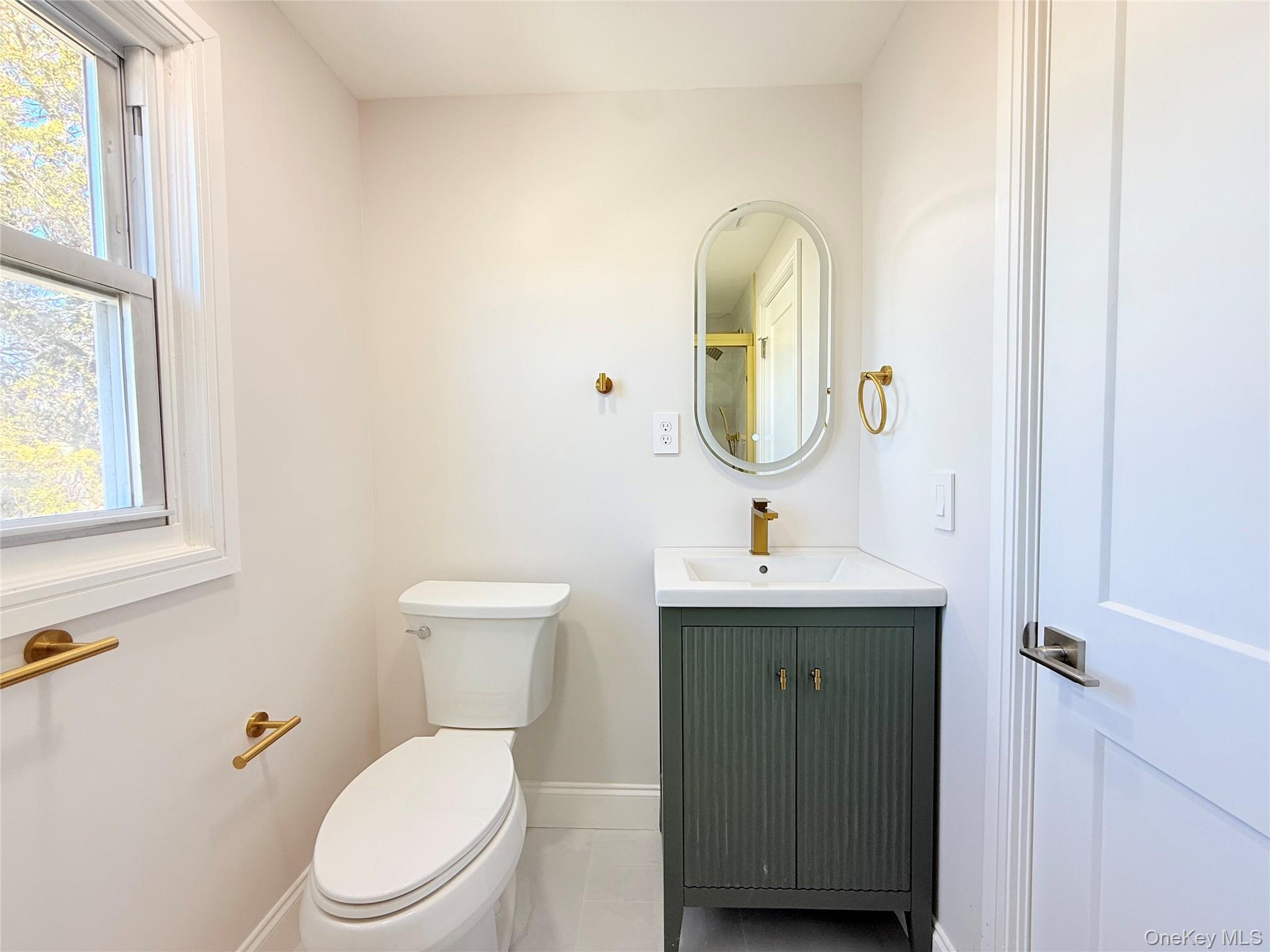 122 6th Street, Hicksville, NY 11801