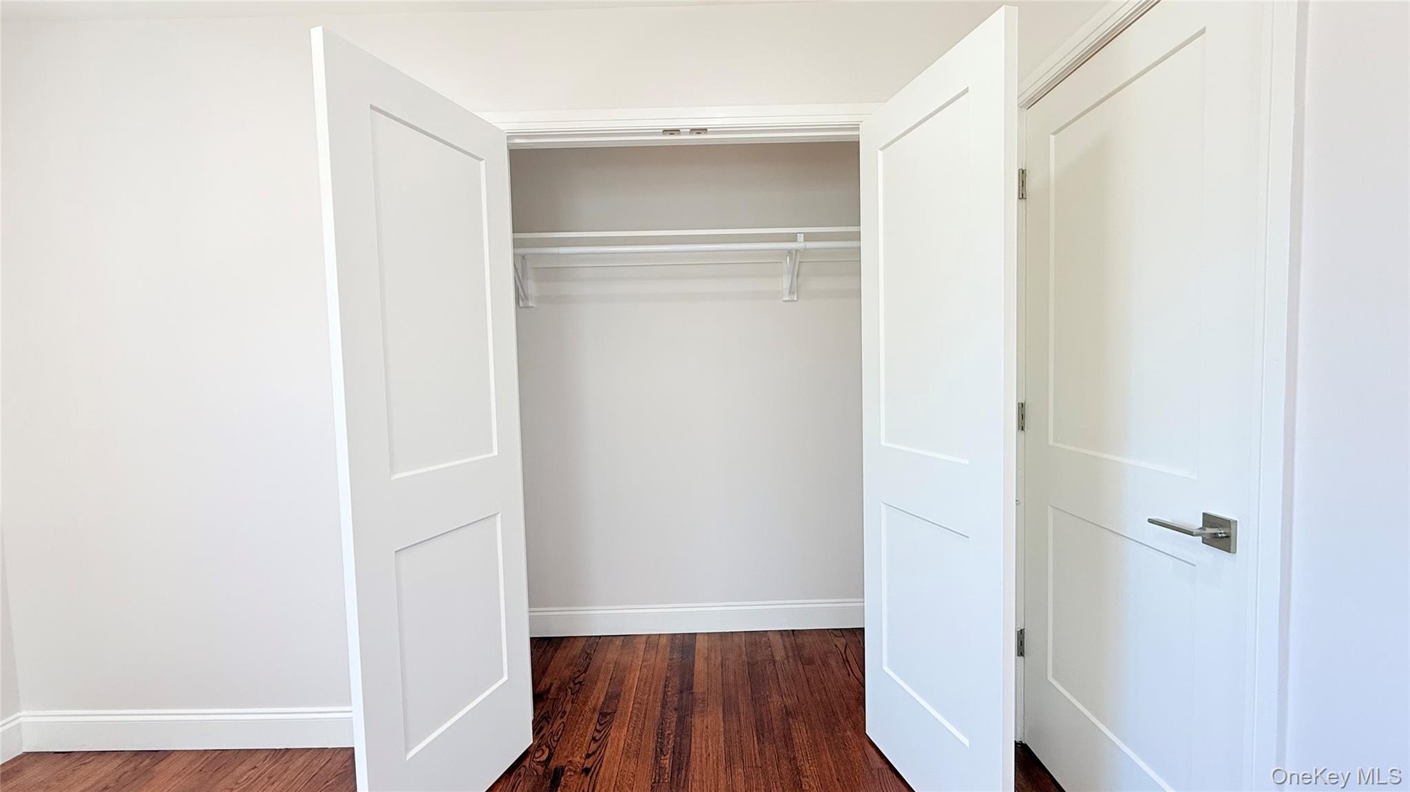 122 6th Street, Hicksville, NY 11801