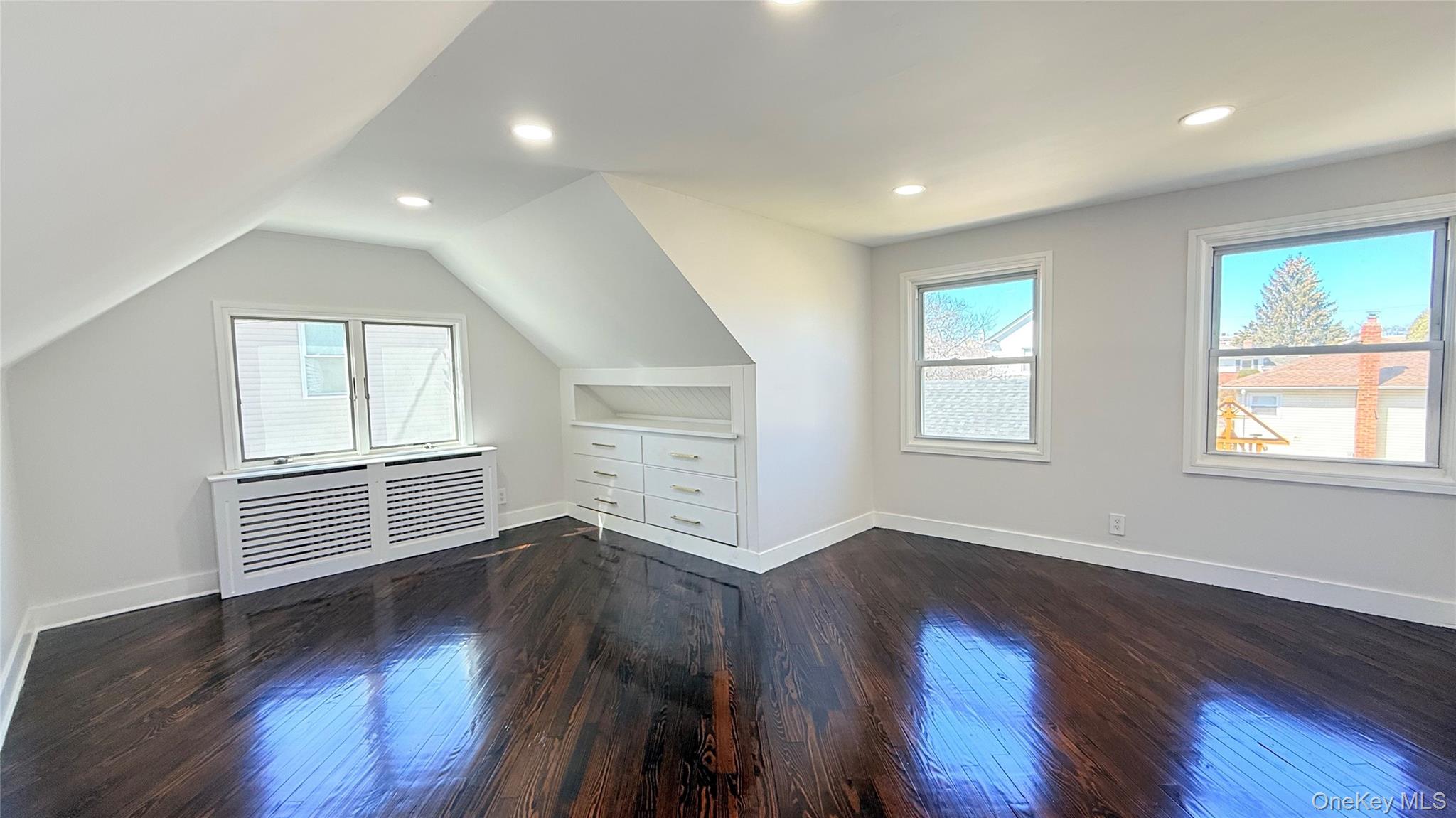 122 6th Street, Hicksville, NY 11801