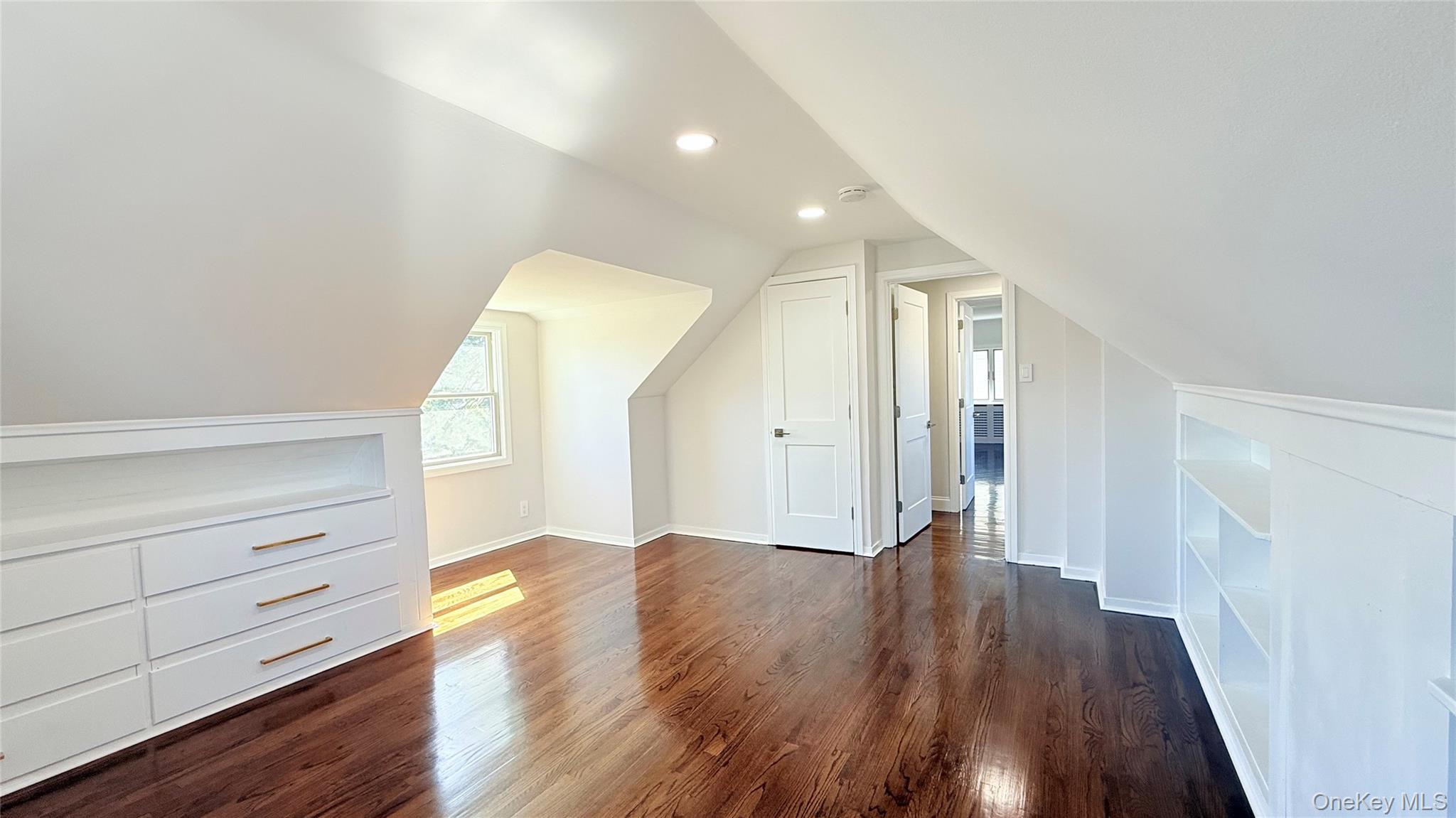 122 6th Street, Hicksville, NY 11801