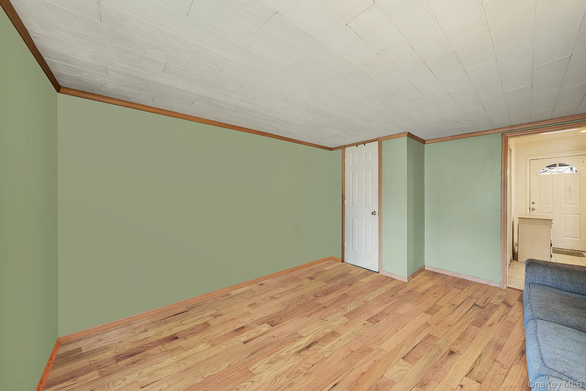 16 Rexmere Avenue, Farmingville, NY 11738