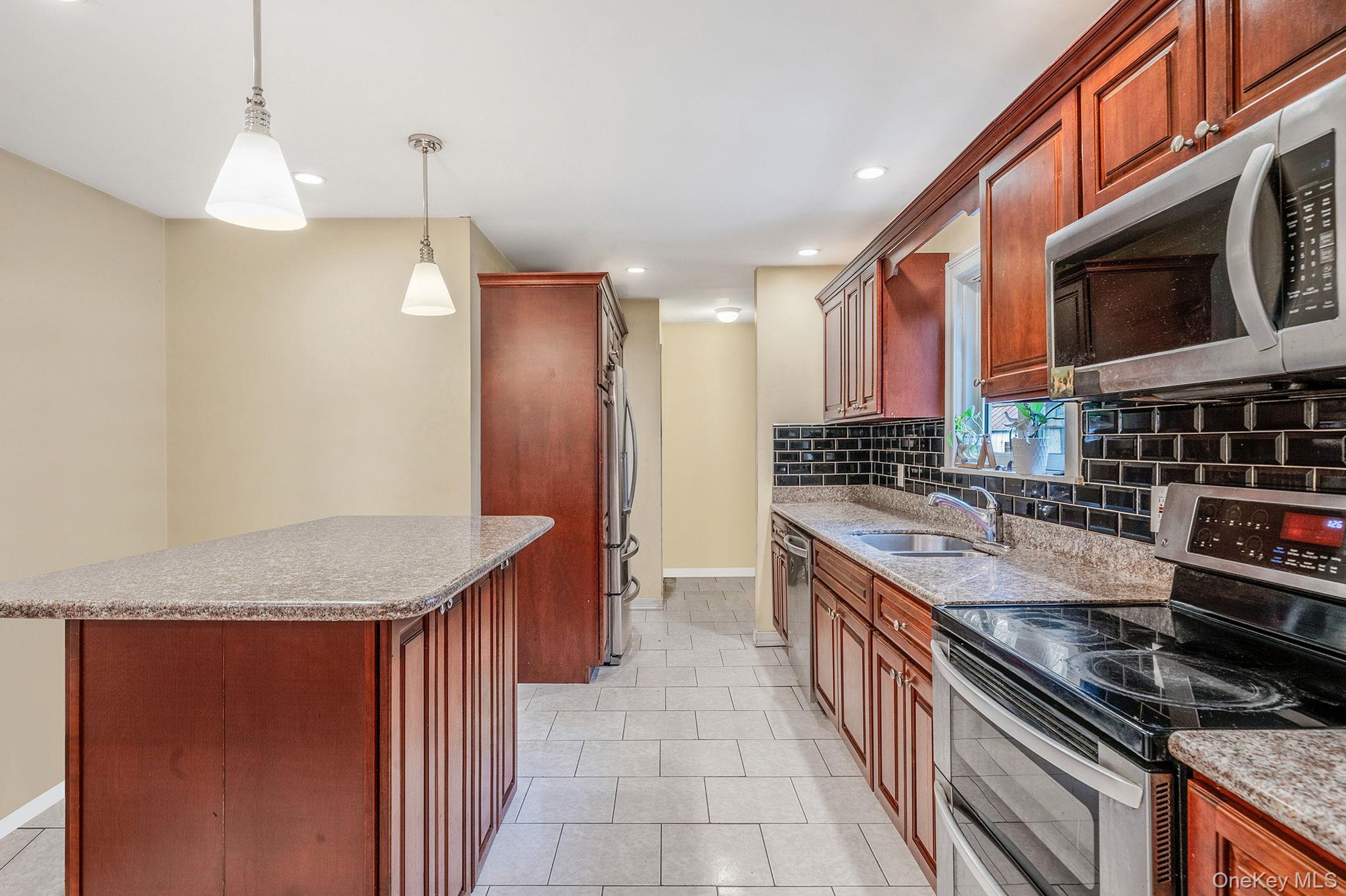 15 Carr Lane, Medford, NY 11763