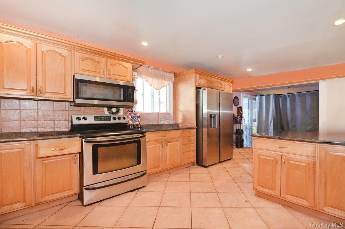 313 Warren Street, West Babylon, NY 11704