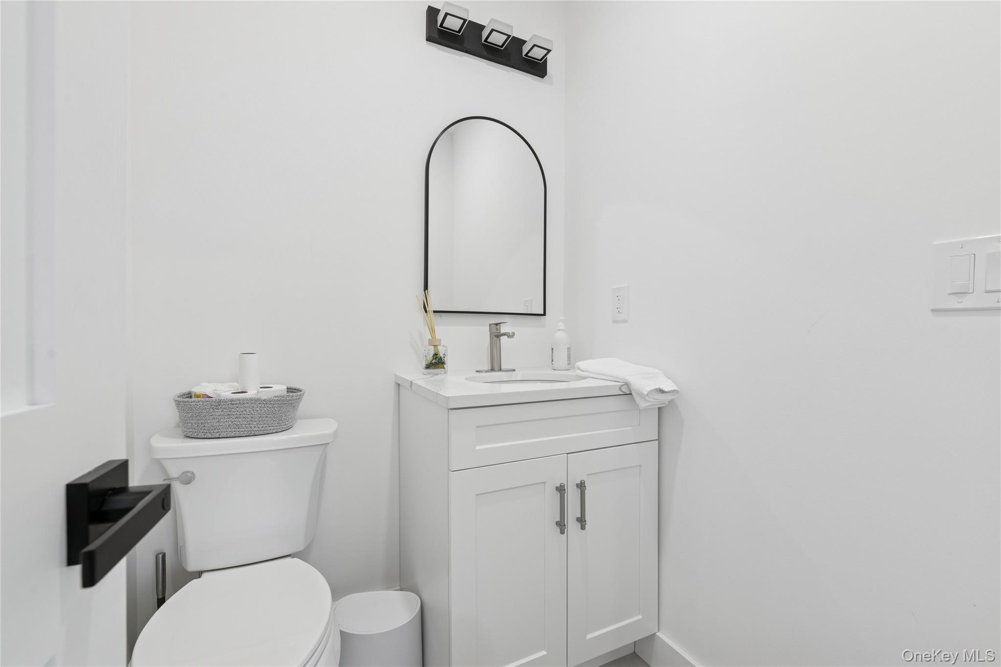 10 Sagamore Road, Hampton Bays, NY 11946