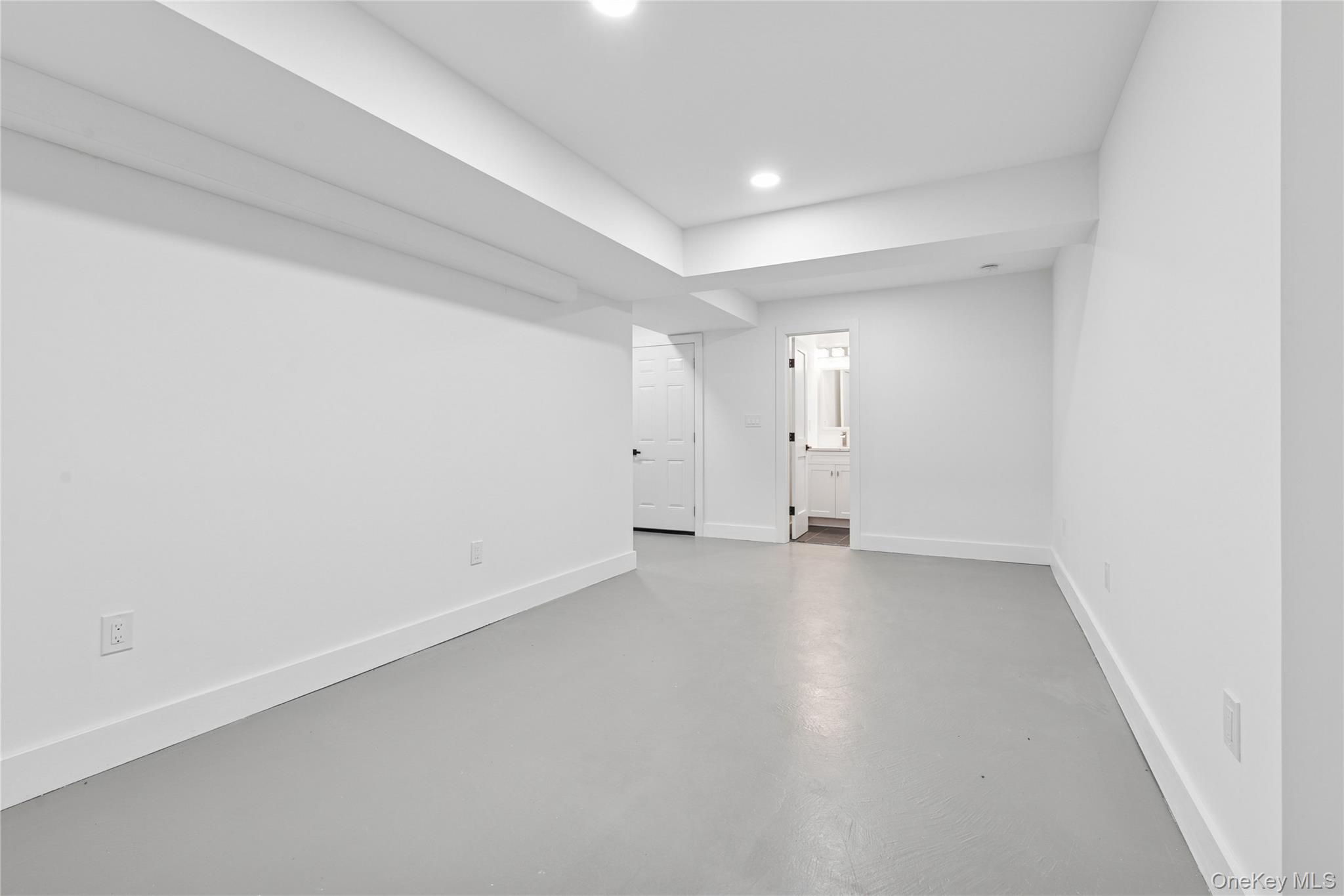 10 Sagamore Road, Hampton Bays, NY 11946