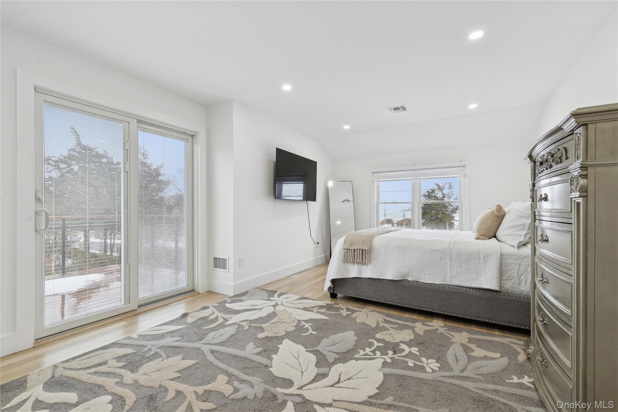 10 Sagamore Road, Hampton Bays, NY 11946