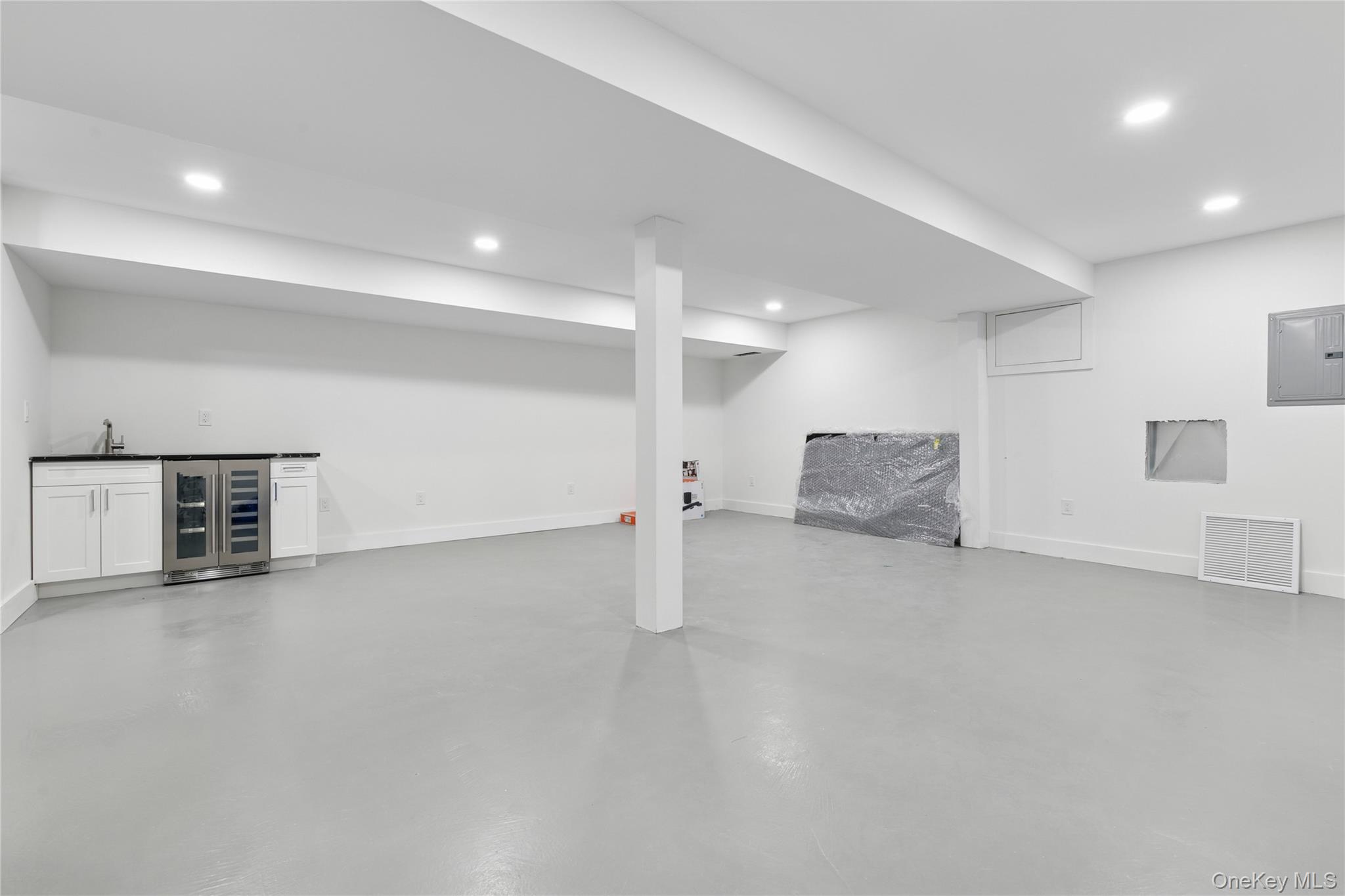 10 Sagamore Road, Hampton Bays, NY 11946