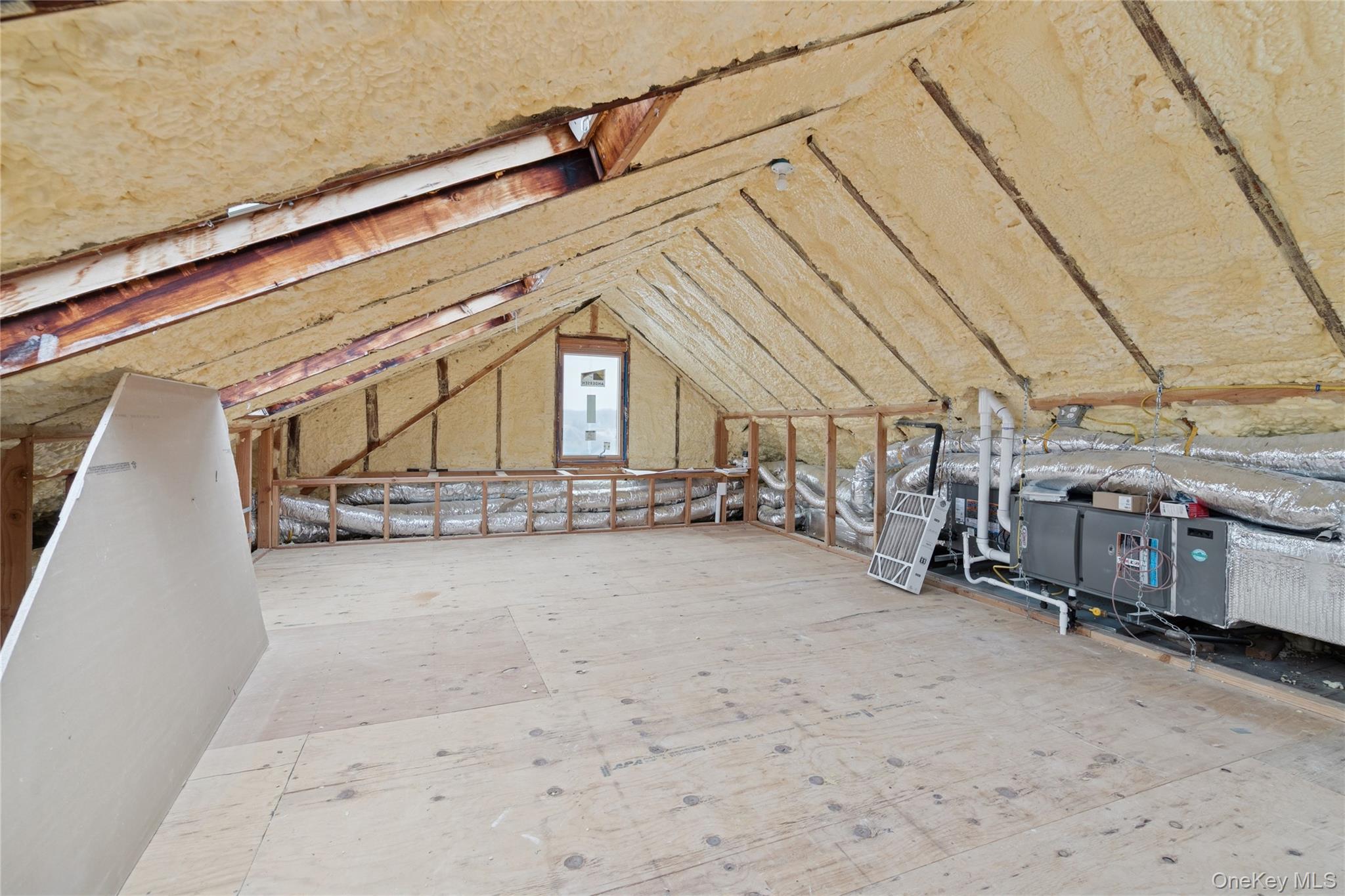 10 Sagamore Road, Hampton Bays, NY 11946