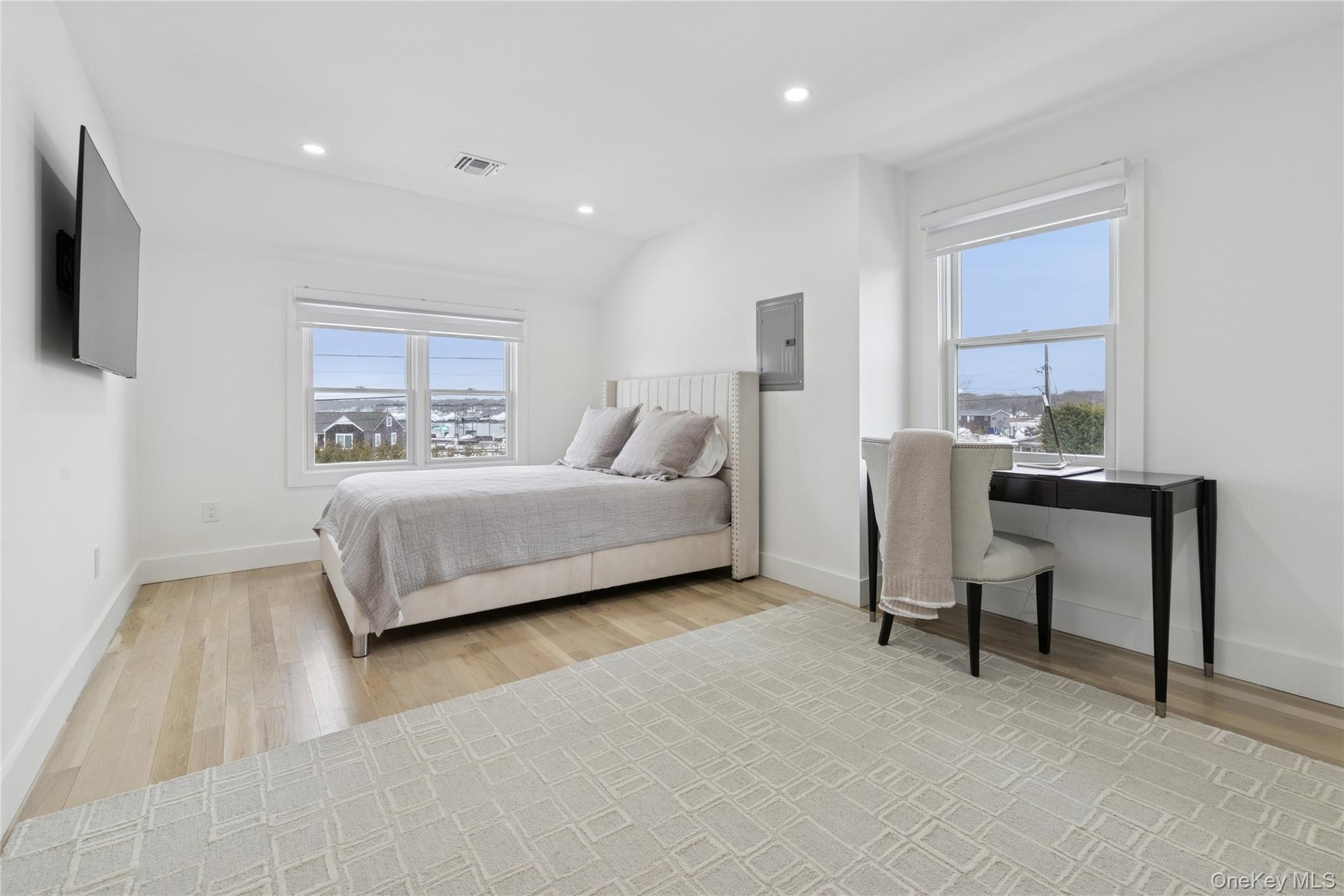 10 Sagamore Road, Hampton Bays, NY 11946