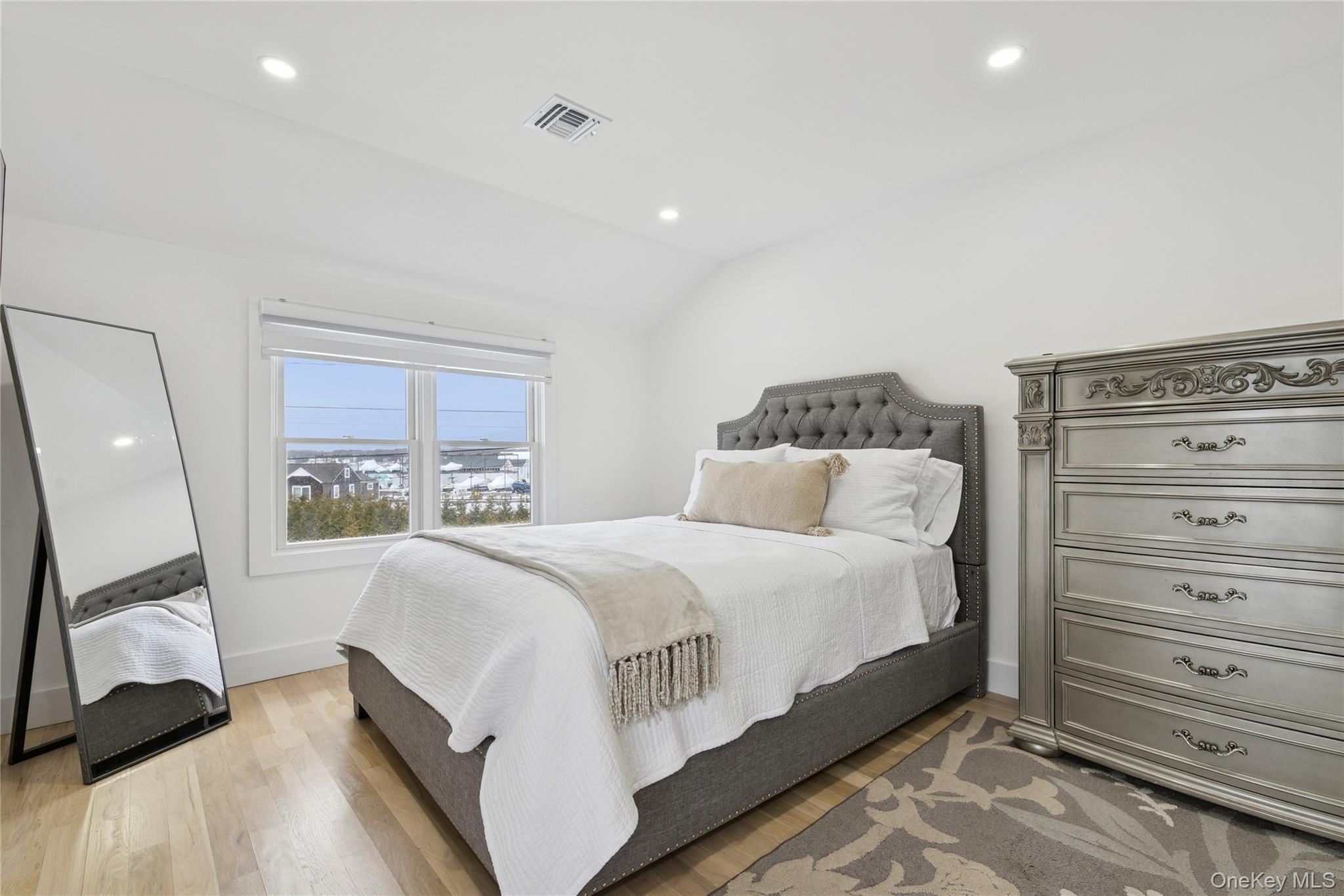 10 Sagamore Road, Hampton Bays, NY 11946