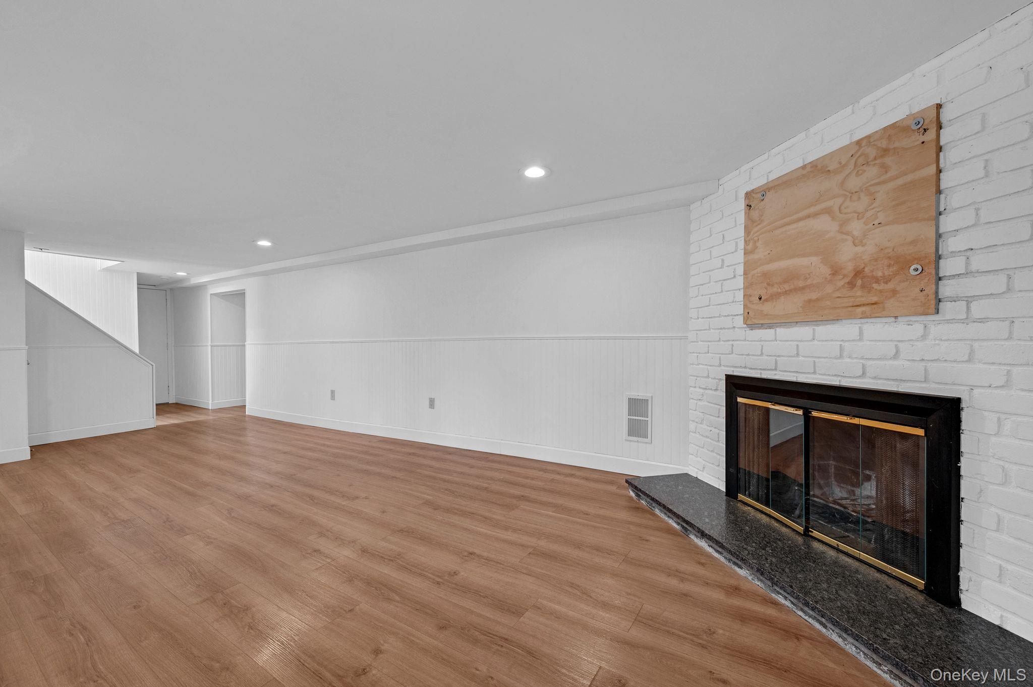 3 Glen Way, Cold Spring Harbor, NY 11724