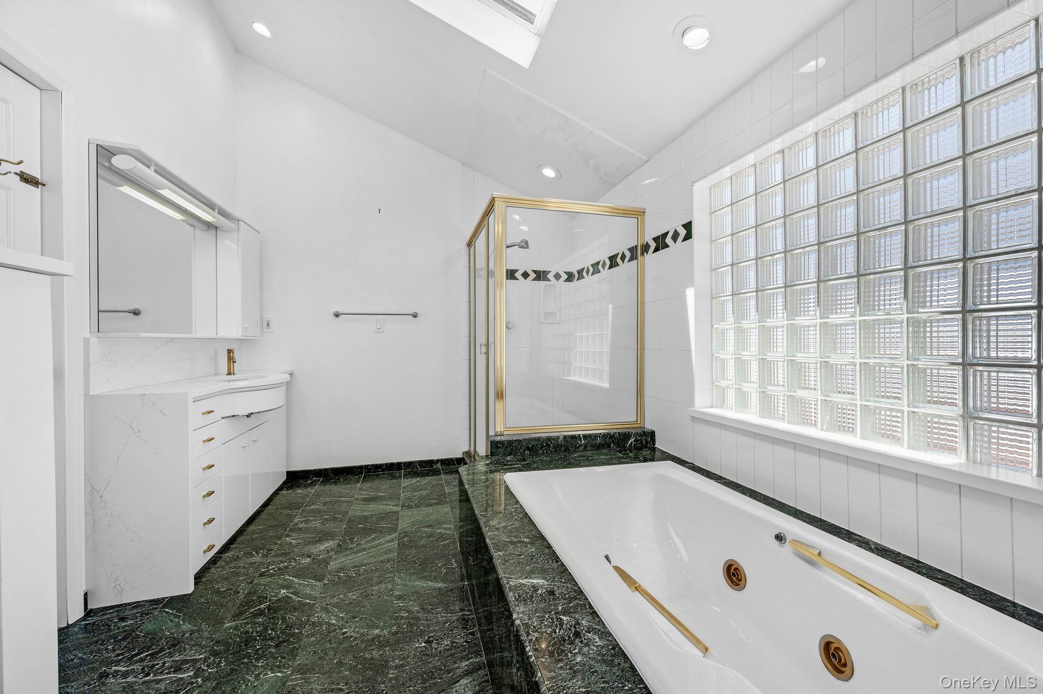 3 Glen Way, Cold Spring Harbor, NY 11724