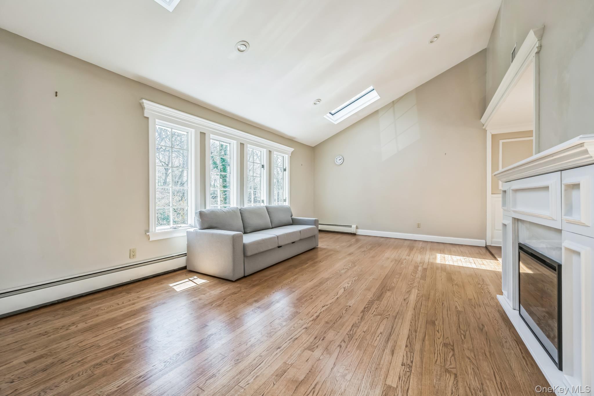 3 Glen Way, Cold Spring Harbor, NY 11724