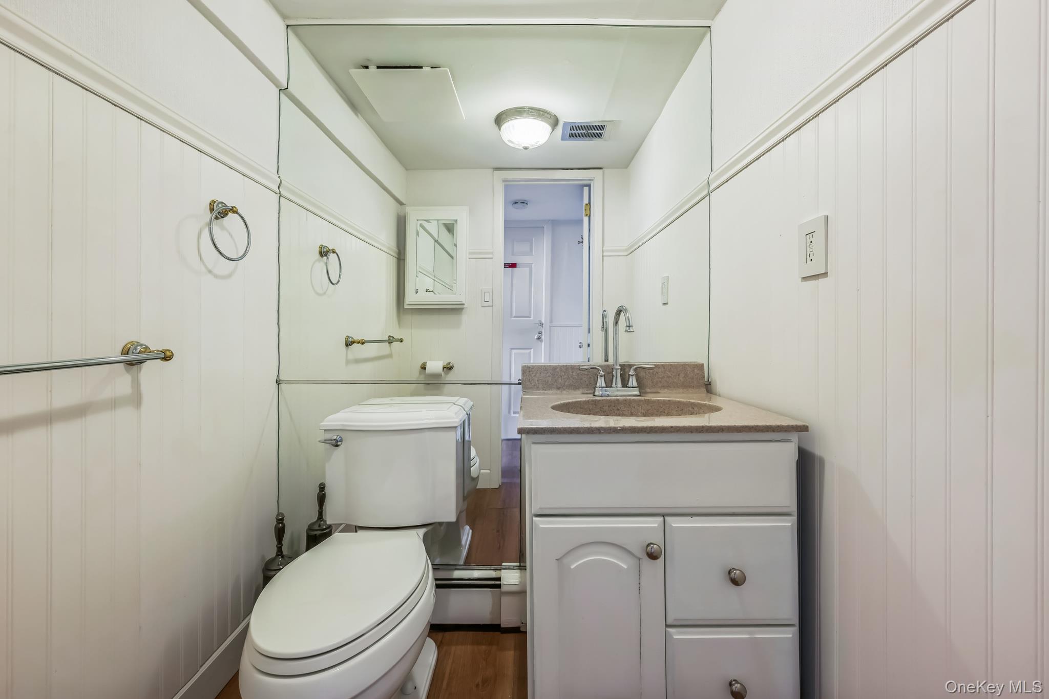 3 Glen Way, Cold Spring Harbor, NY 11724