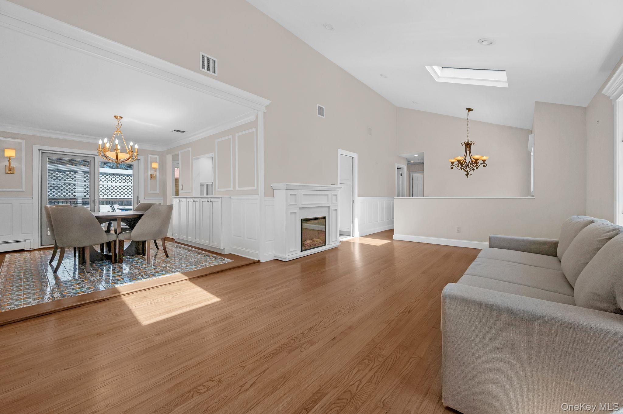 3 Glen Way, Cold Spring Harbor, NY 11724