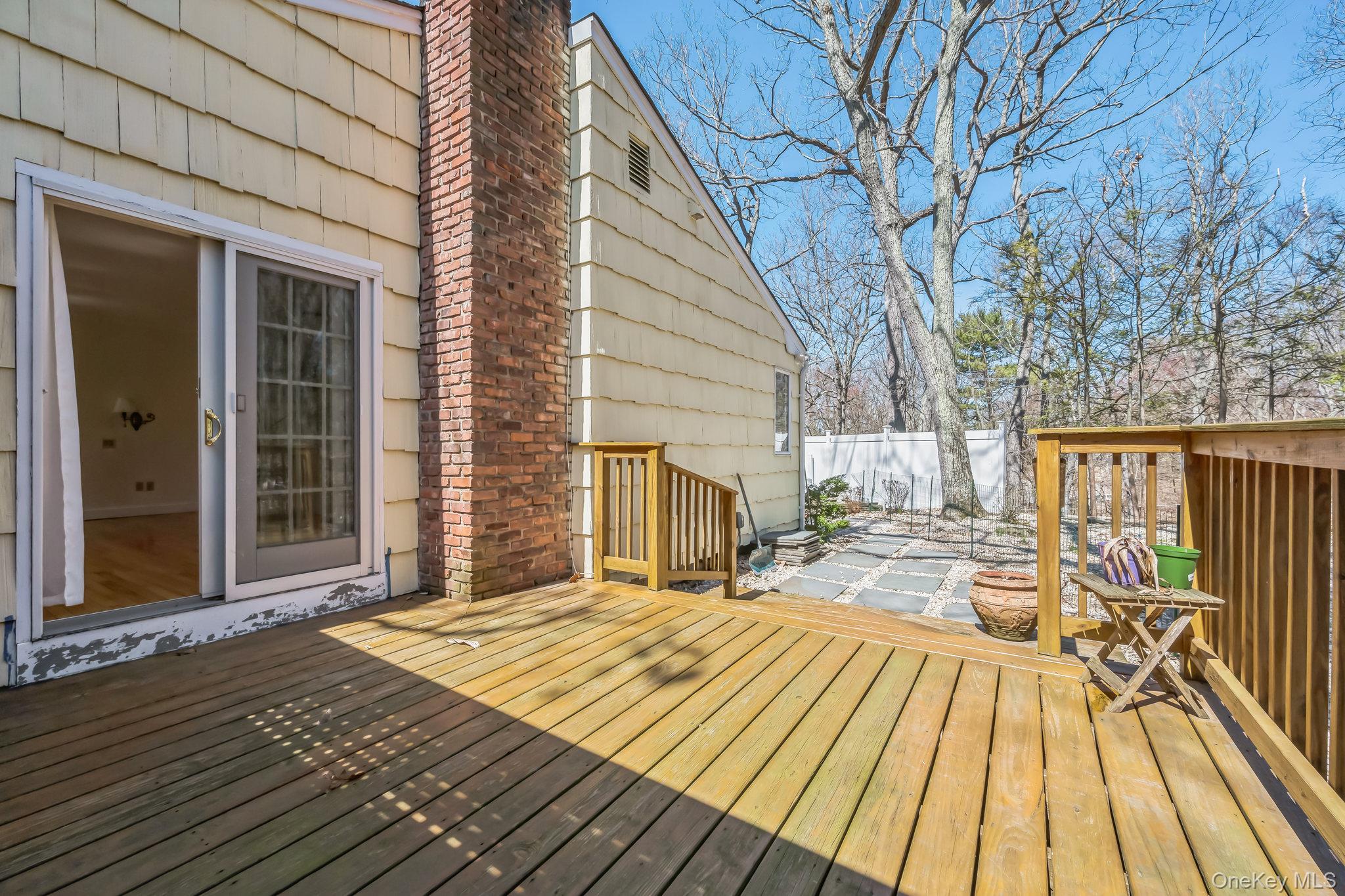 3 Glen Way, Cold Spring Harbor, NY 11724