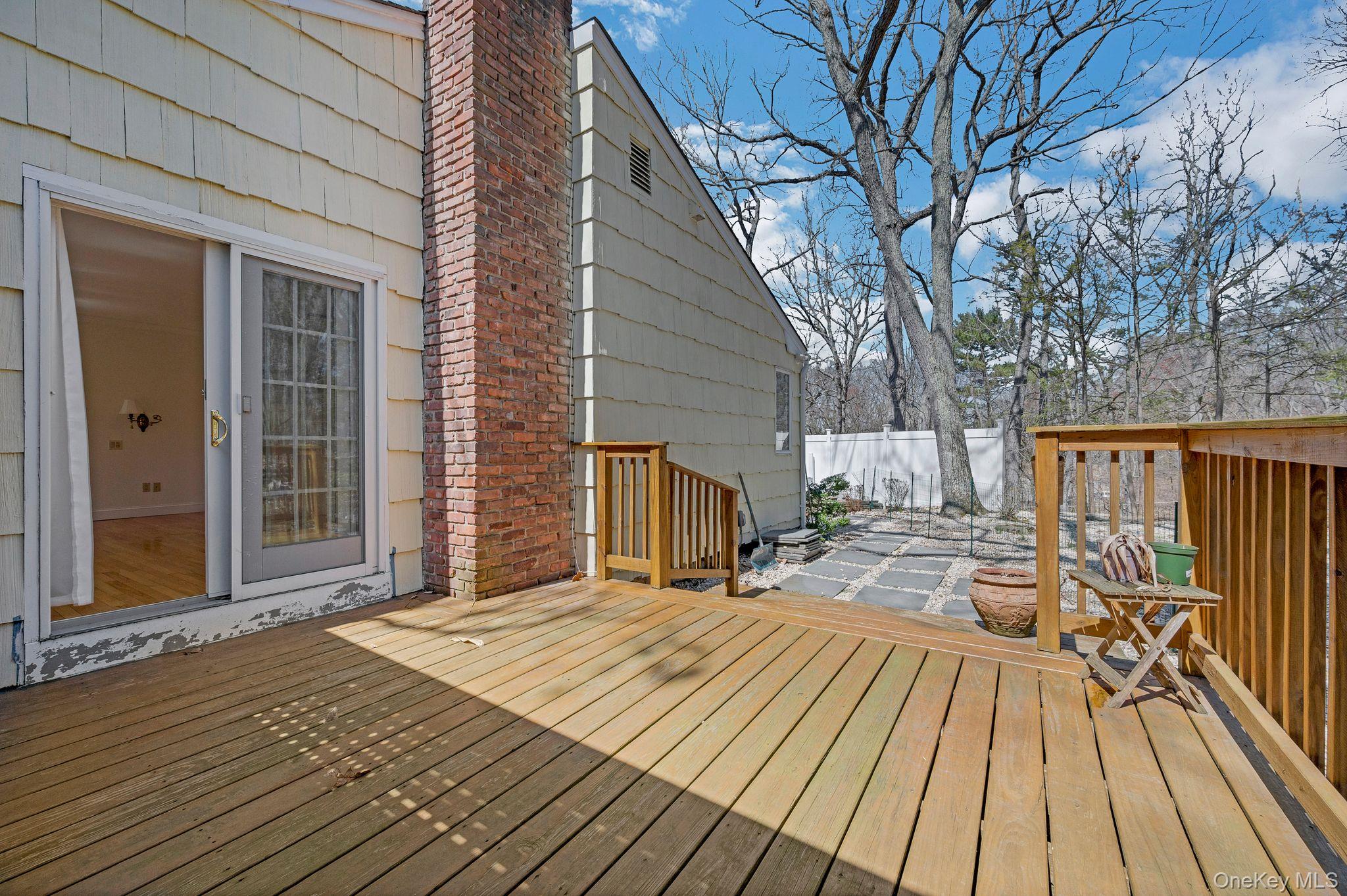 3 Glen Way, Cold Spring Harbor, NY 11724