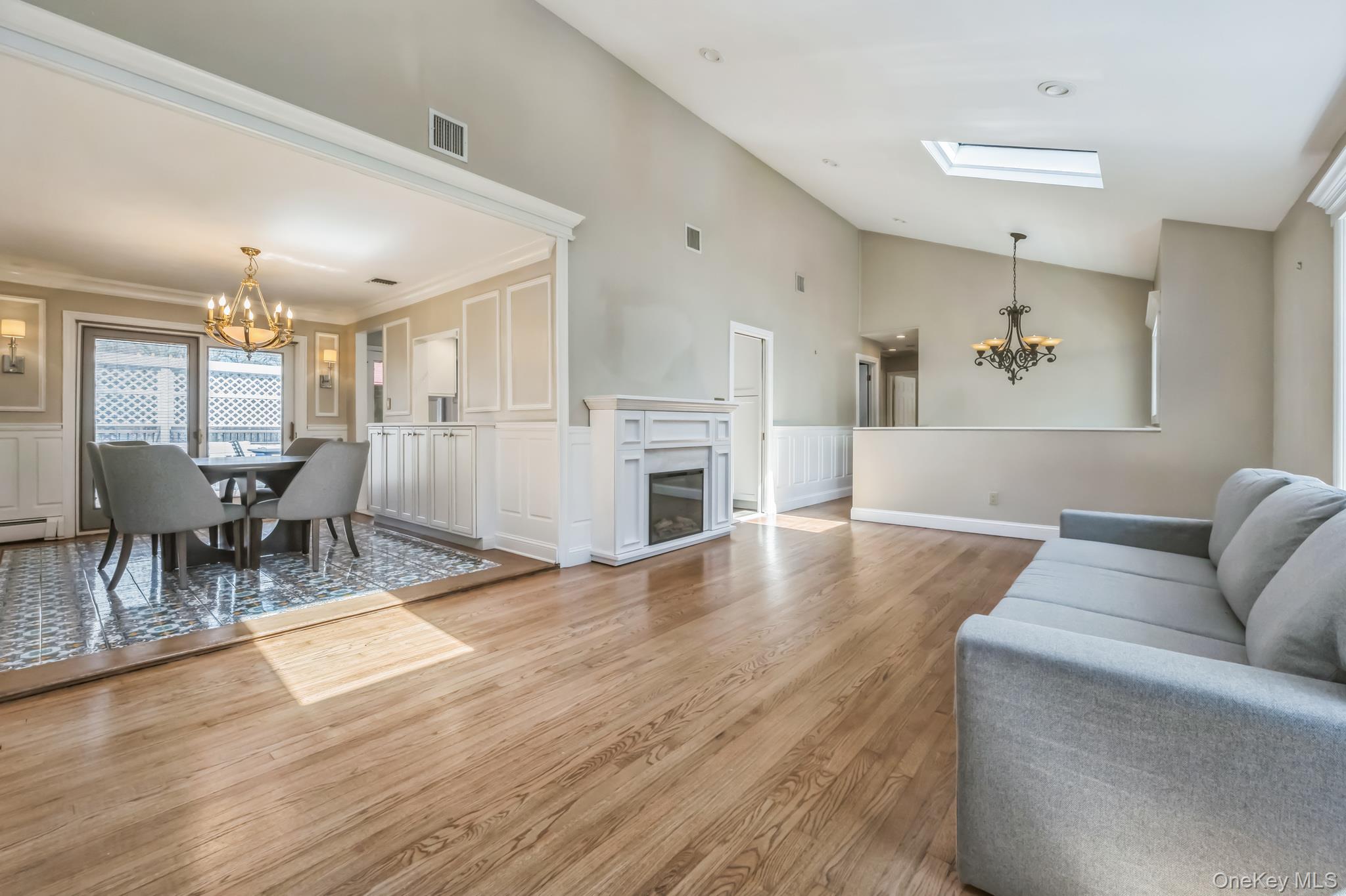 3 Glen Way, Cold Spring Harbor, NY 11724