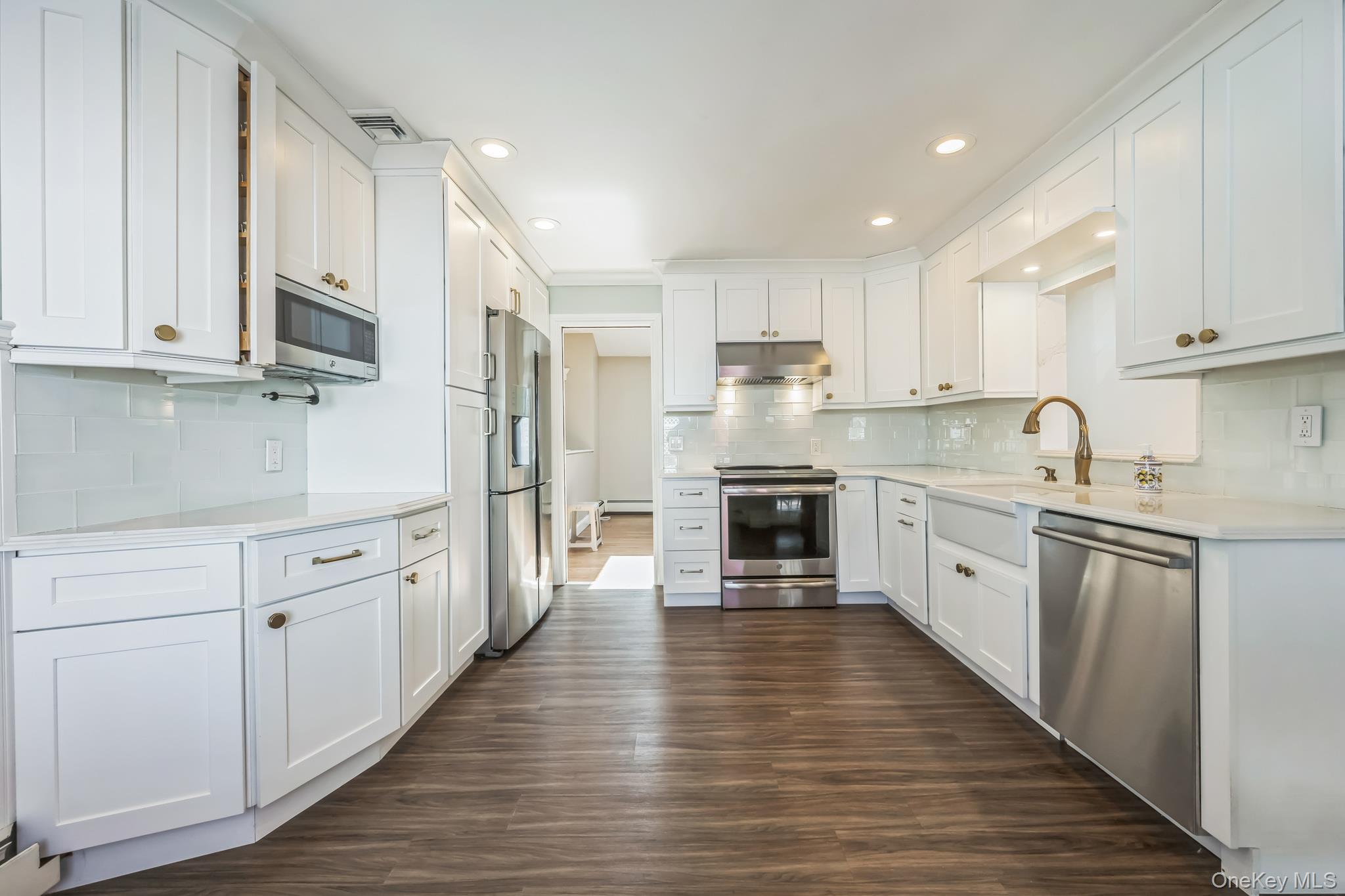 3 Glen Way, Cold Spring Harbor, NY 11724