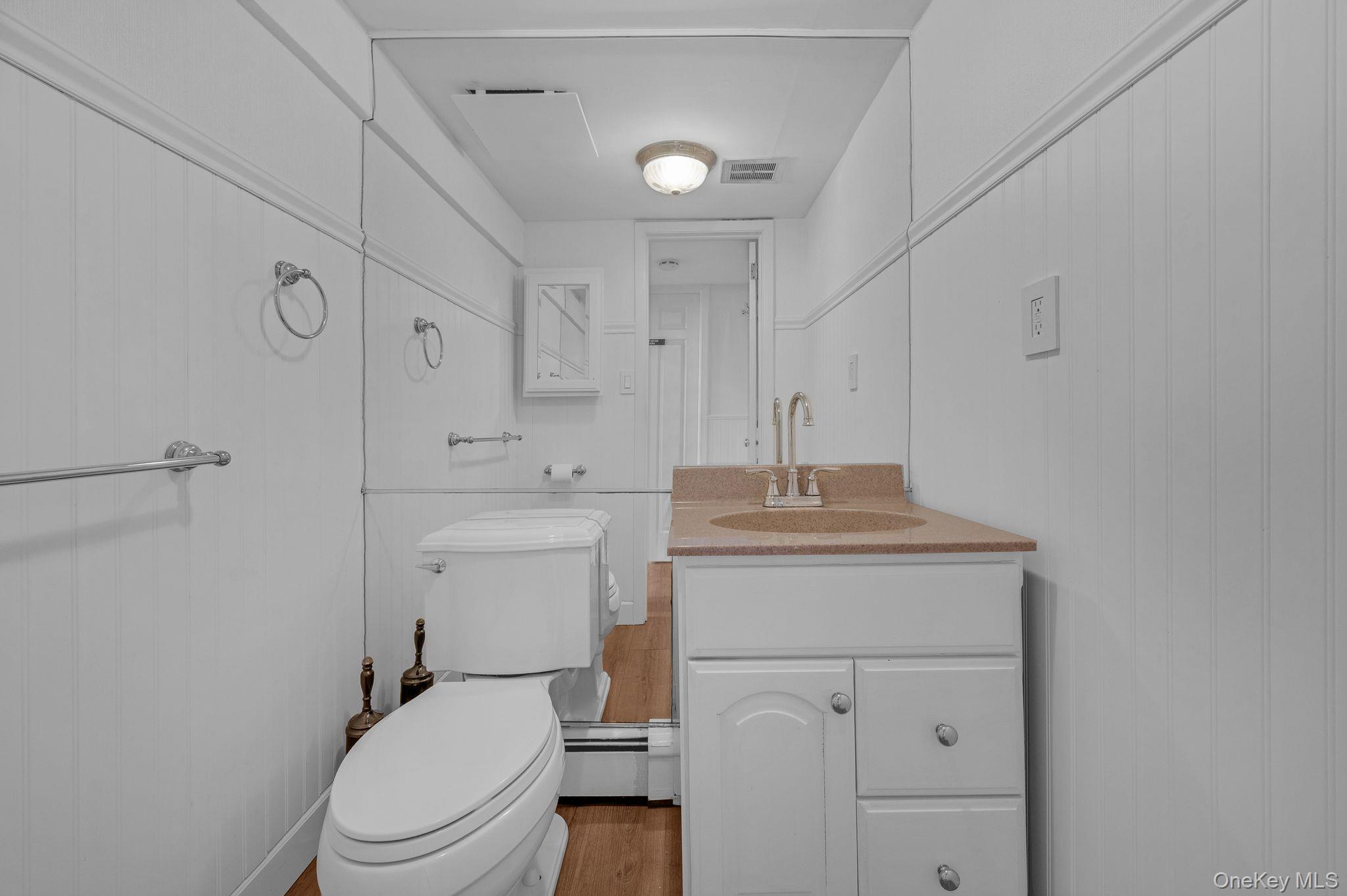 3 Glen Way, Cold Spring Harbor, NY 11724