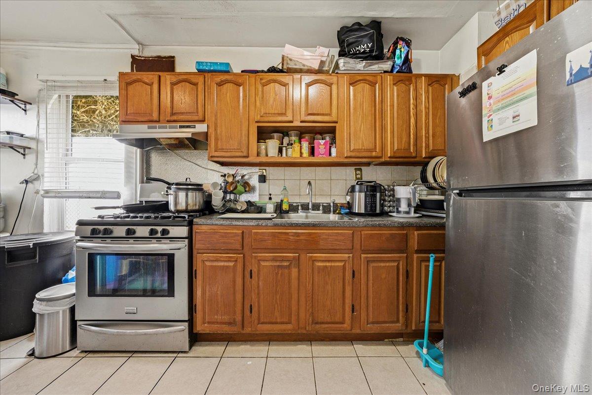 2304 Glebe Avenue, Bronx, NY 10462