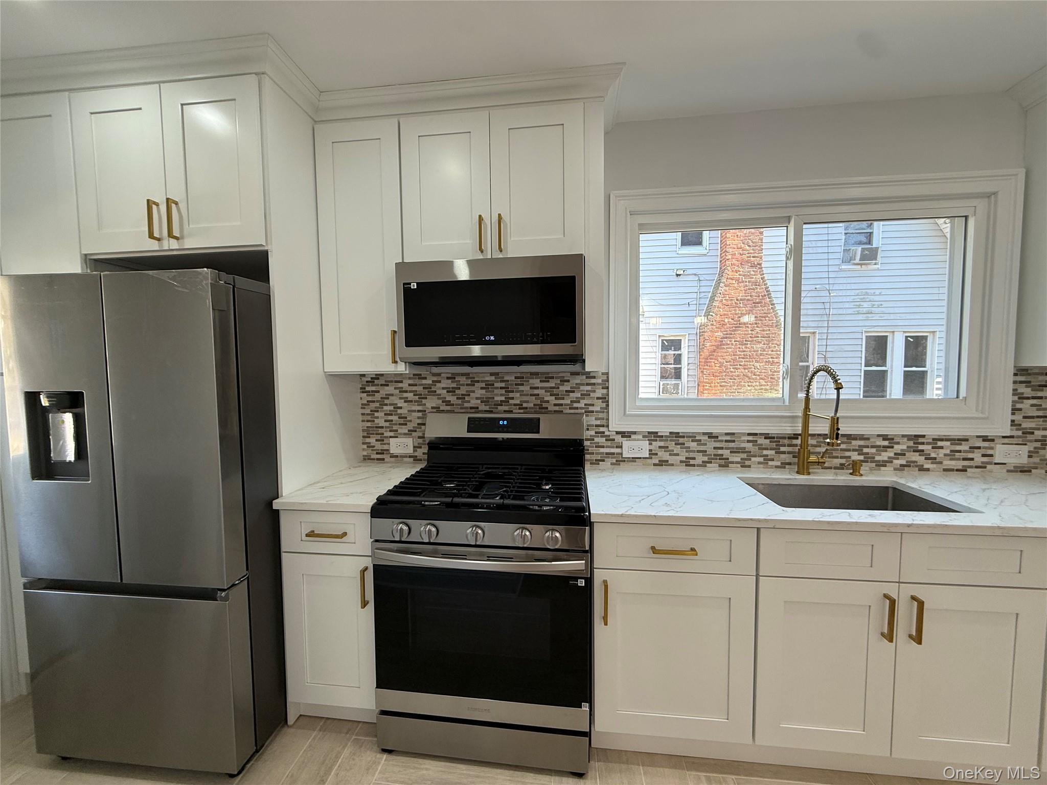 120 Lena Ave, Freeport, NY 11520