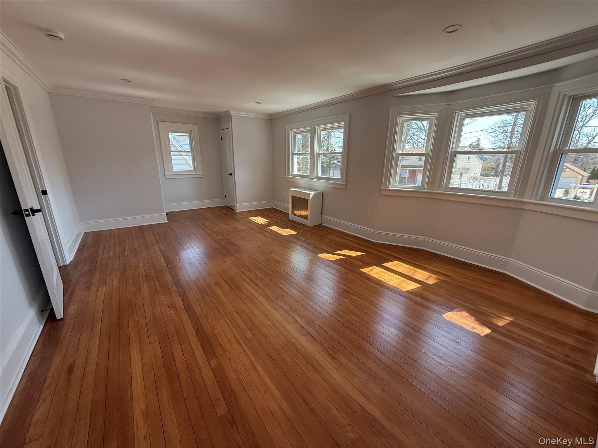 120 Lena Ave, Freeport, NY 11520