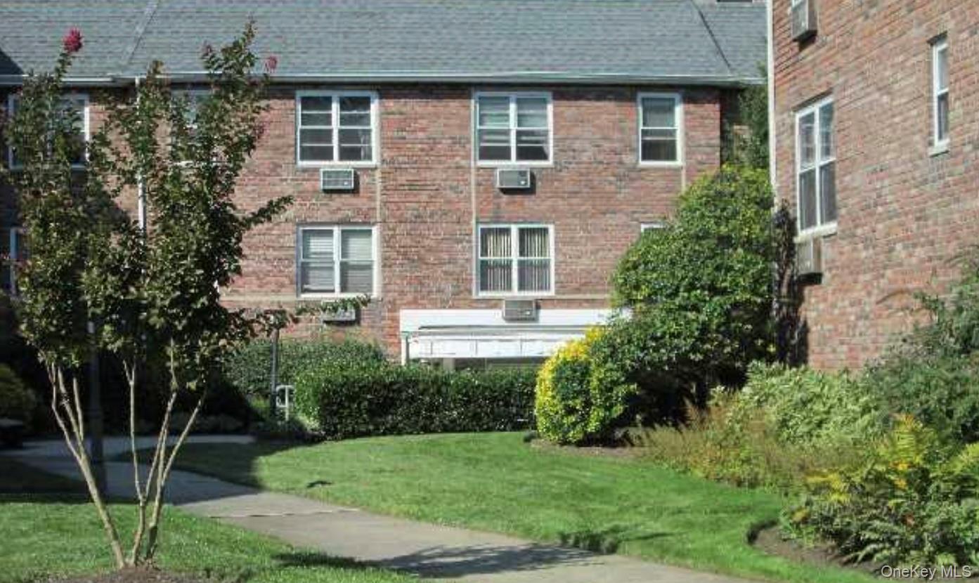 20 Daley Place # 113, Lynbrook, NY 11563