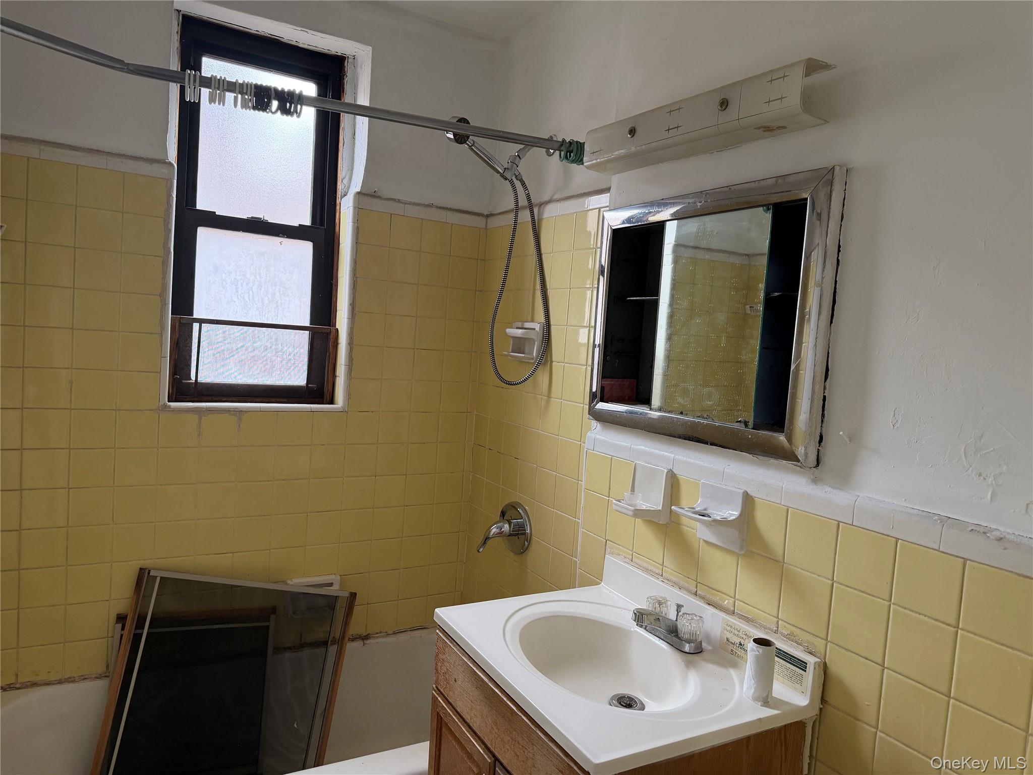 141-05 Northern Boulevard # 1E, Flushing, NY 11354