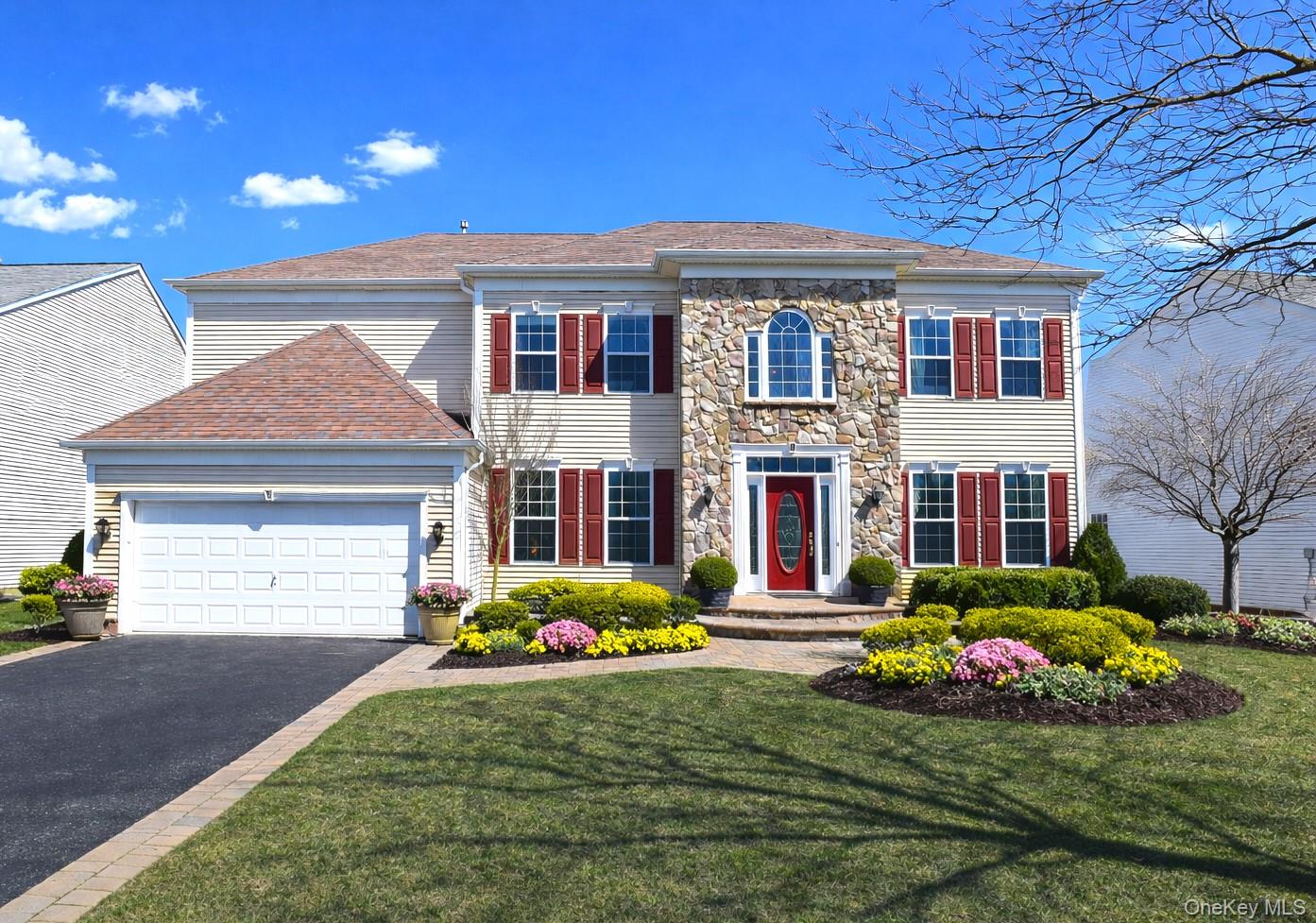 8 Avolet Court, Mount Sinai, NY 11766