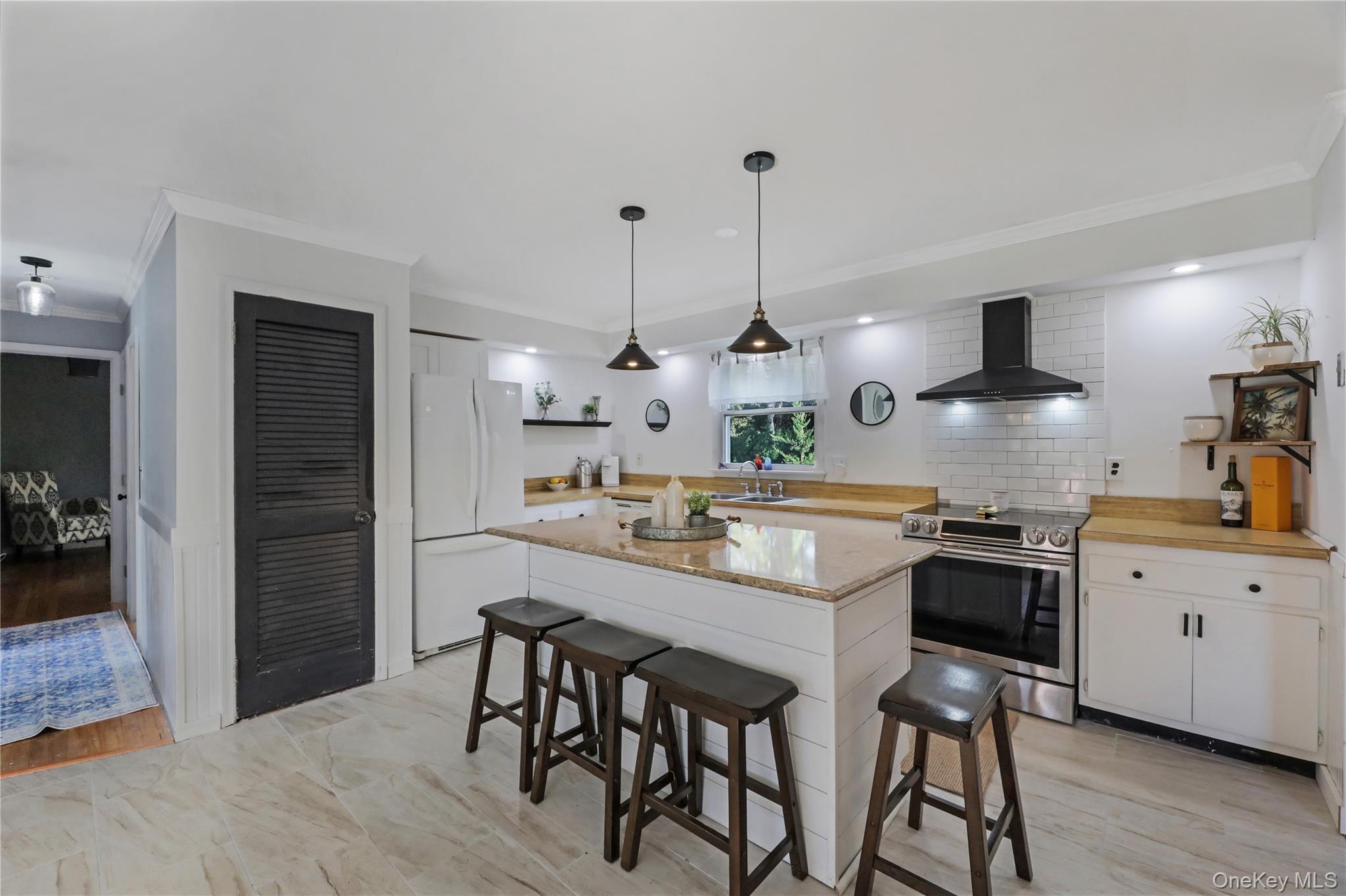 48 Nidzyn Avenue, Remsenburg, NY 11960